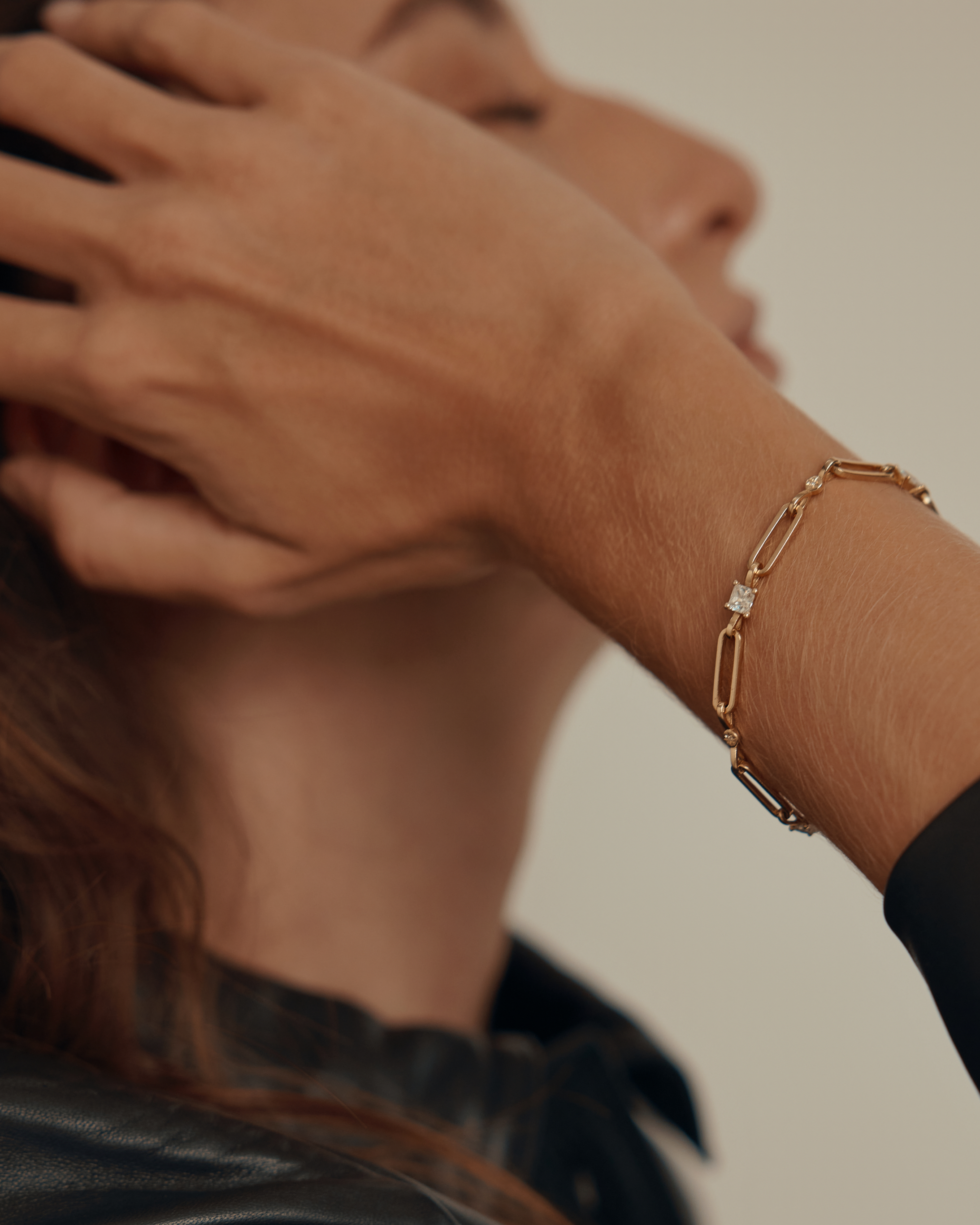 צמיד נורה יהלומים