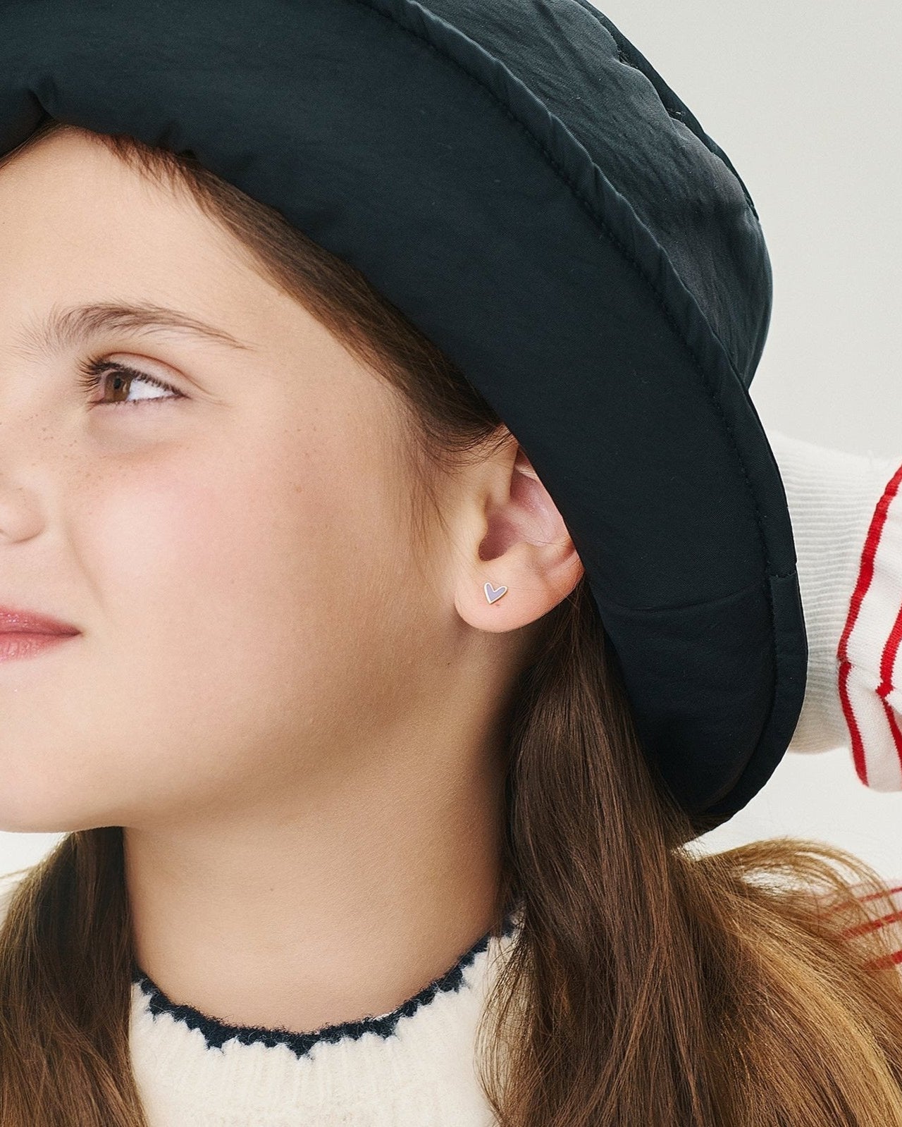 עגיל ילדות לב סגול זהב ואמייל