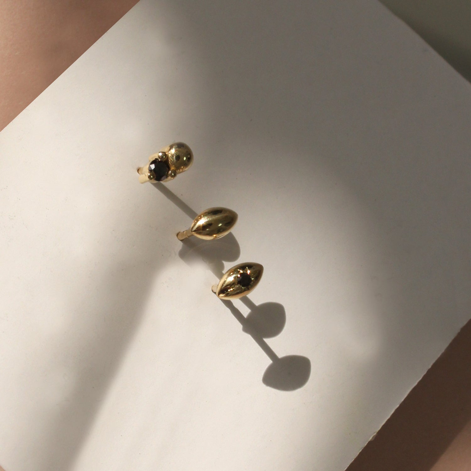 עגיל אגתה יהלום שחור