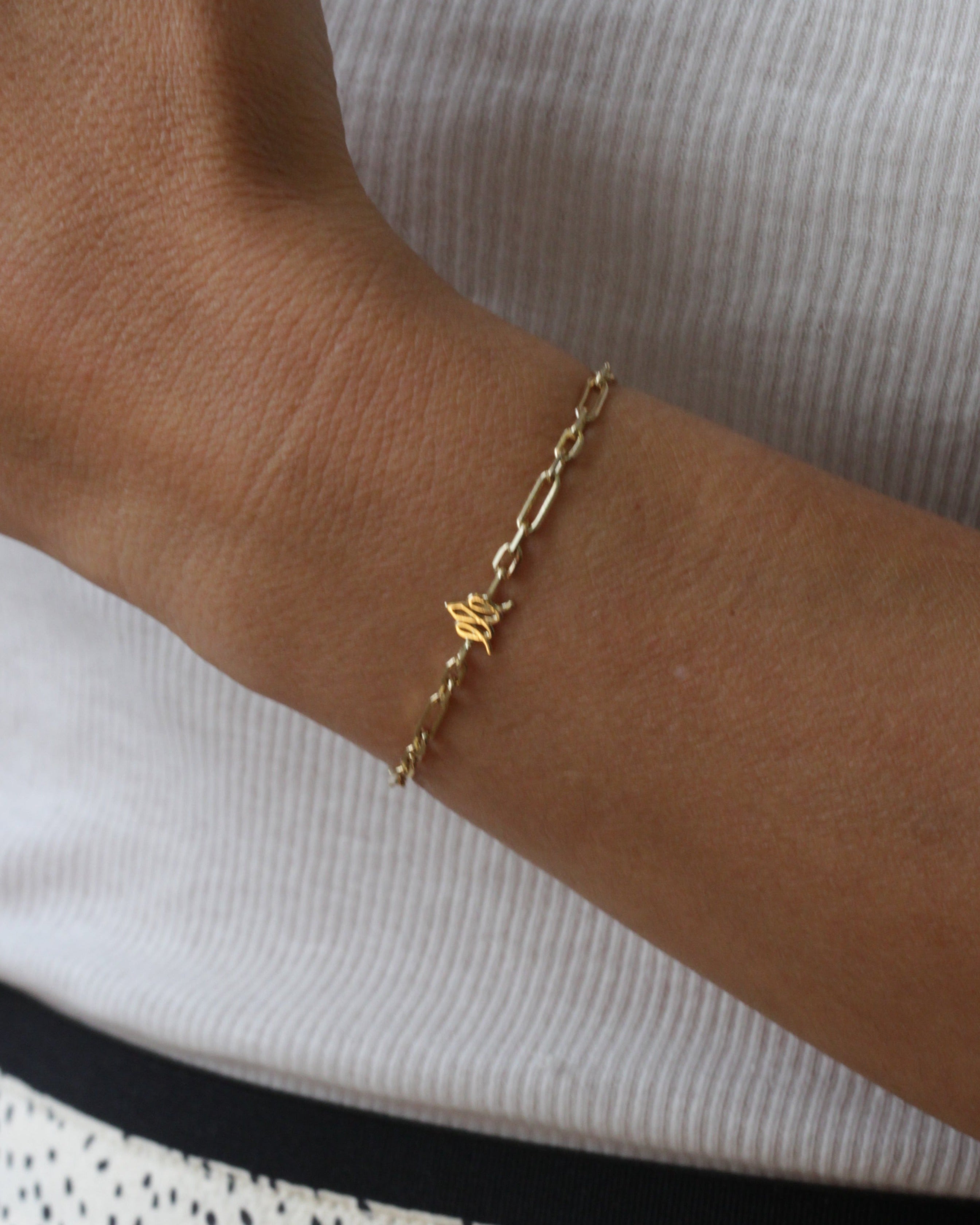 צמיד טרס עם כתר ועין