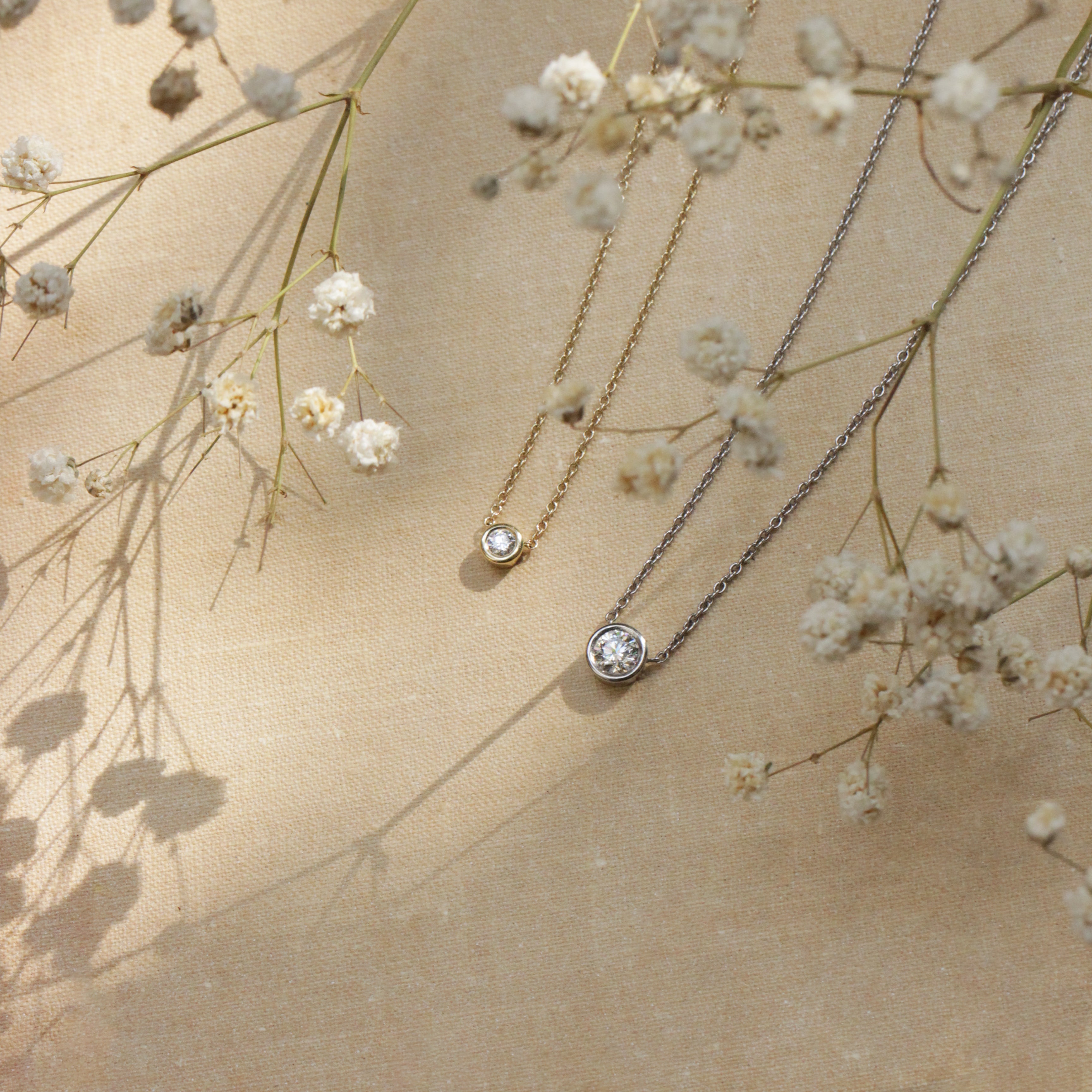 שרשרת מרגריטה עם יהלום לבן