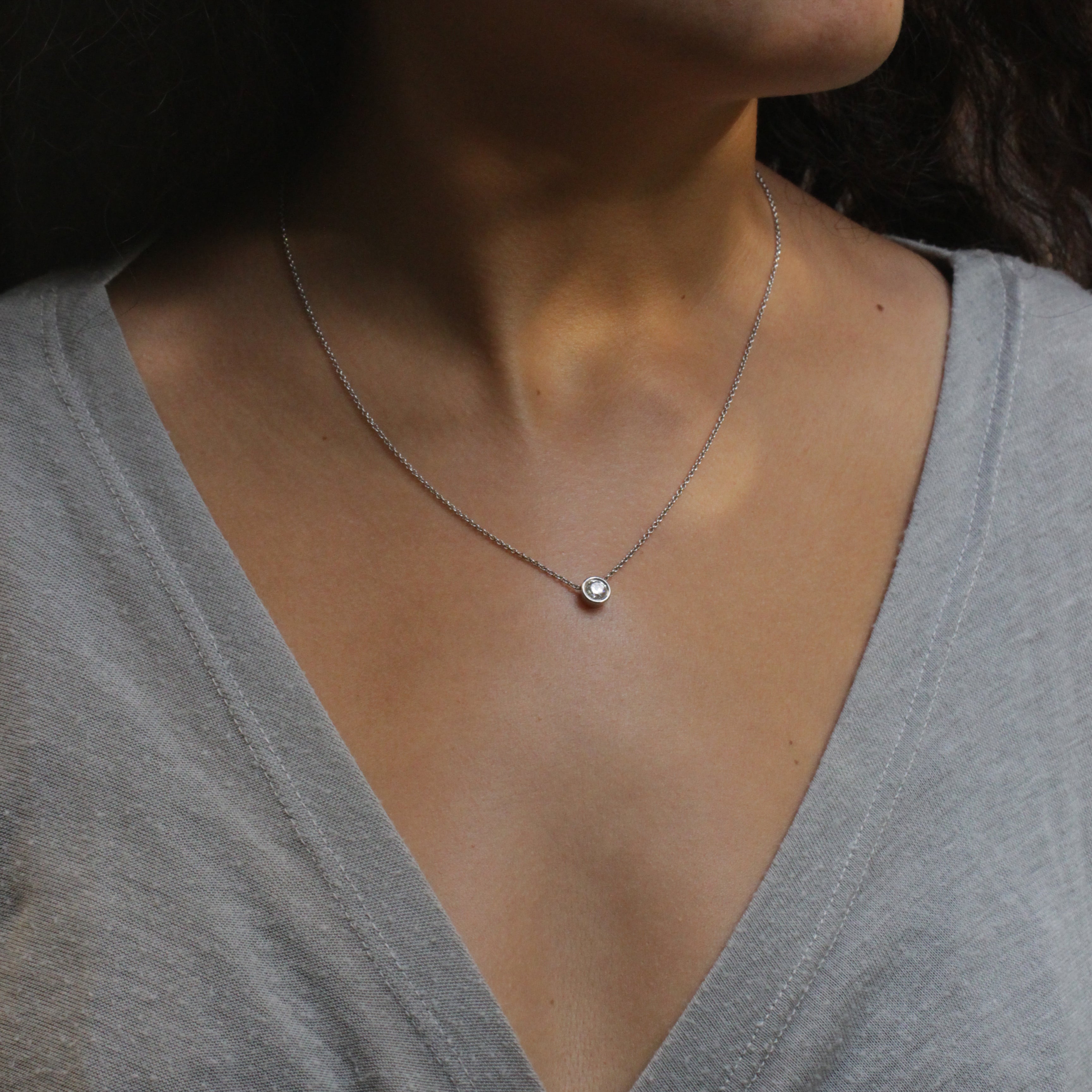 שרשרת מרגריטה עם יהלום לבן