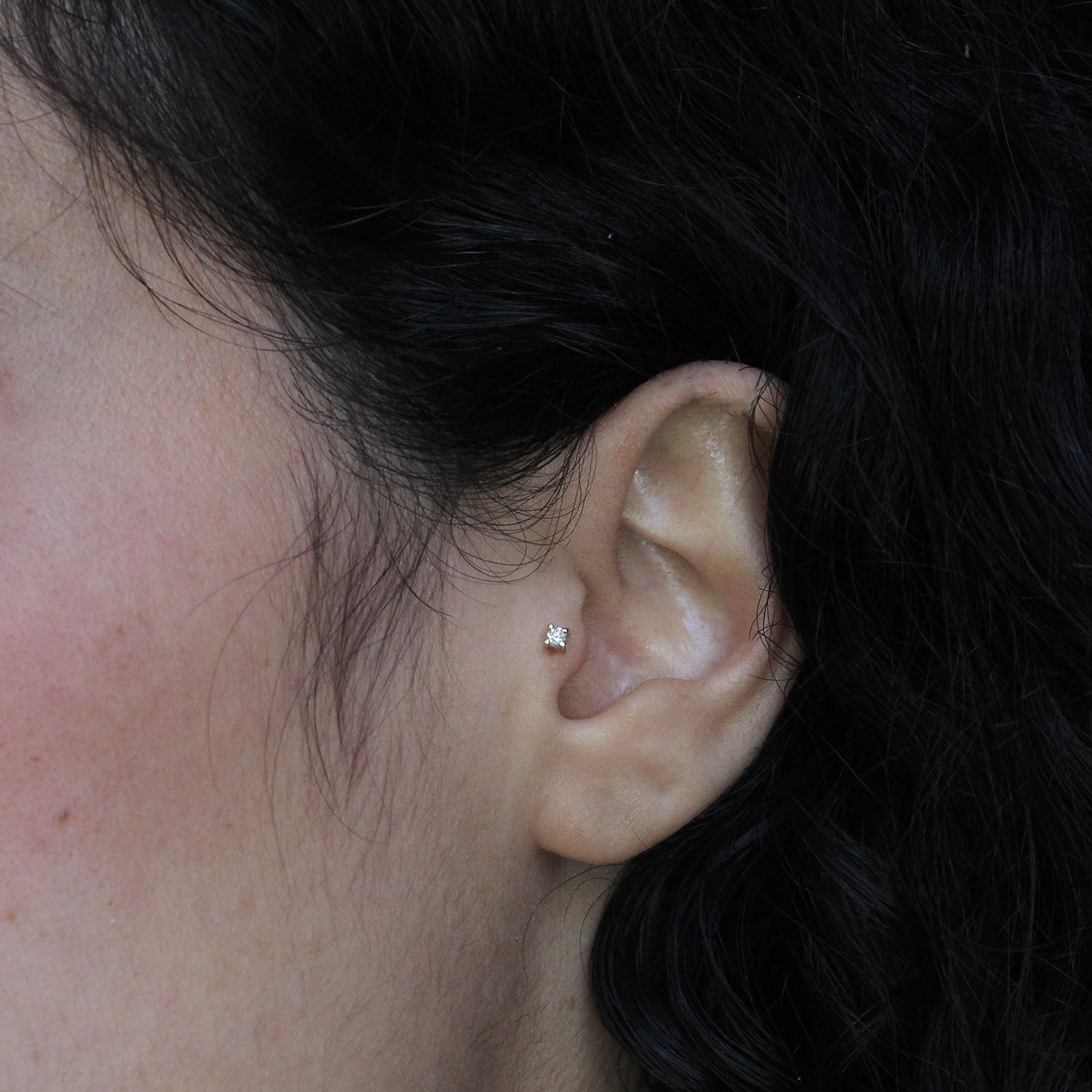 עגיל פירסינג מרטינה יהלום לבן 2 ממ