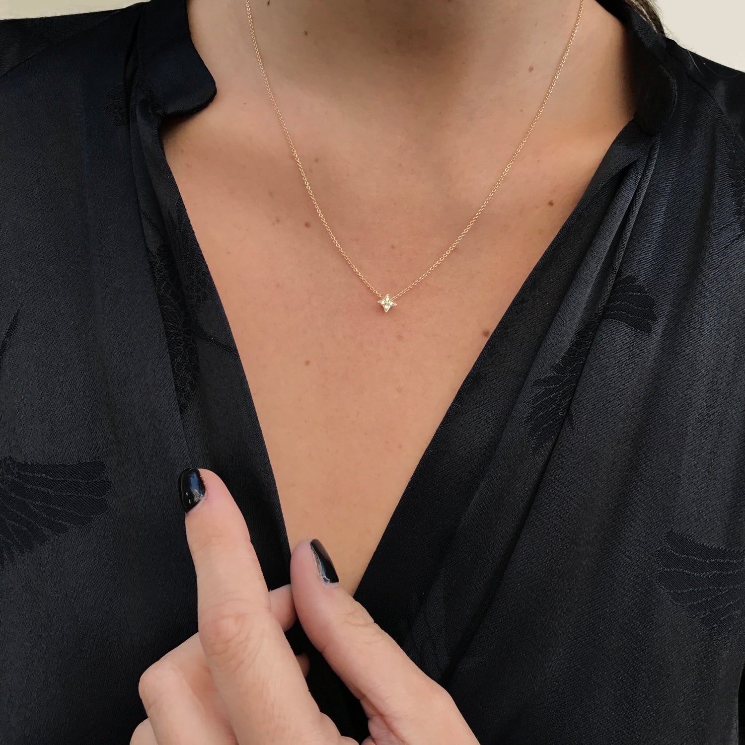 שרשרת סאטרן יהלומים לבנים