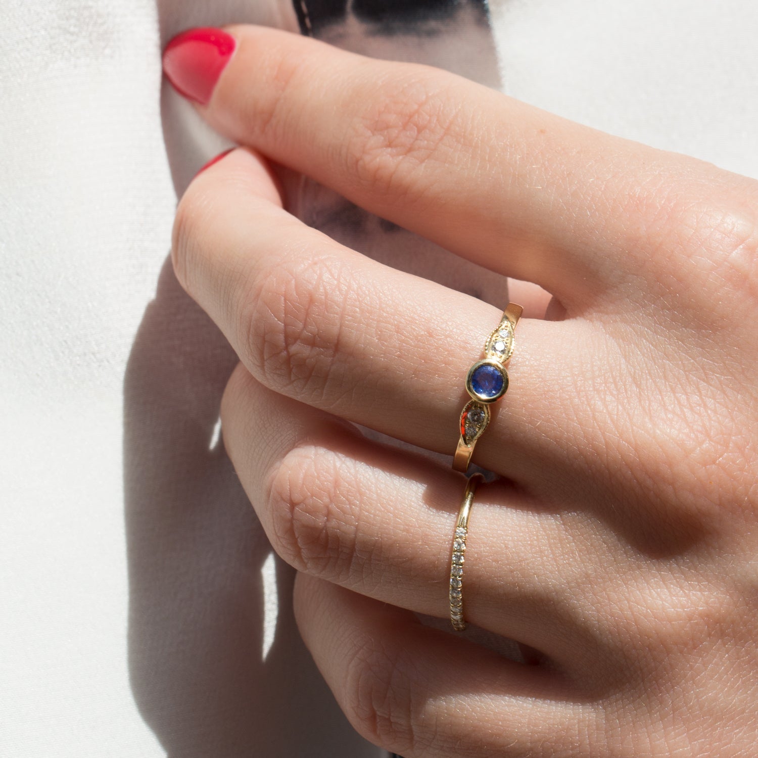 טבעת הלני עם ספיר ויהלומים