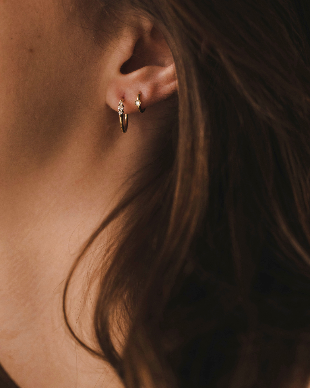 עגיל חישוק מיני אלכסיס יהלום לבן