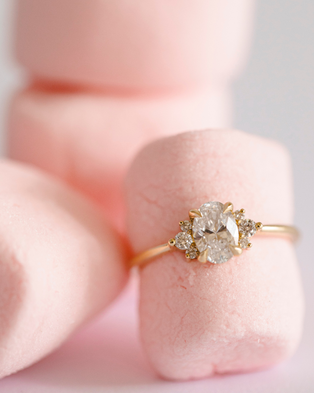 טבעת אלה מוגדלת יהלומי מעבדה לבנים