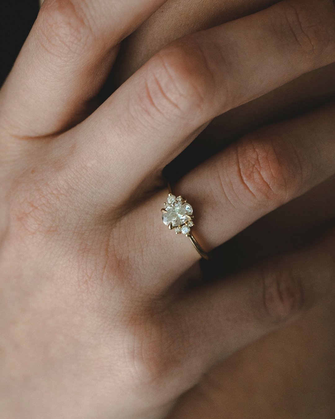 טבעת אלה מוגדלת יהלומי מעבדה לבנים