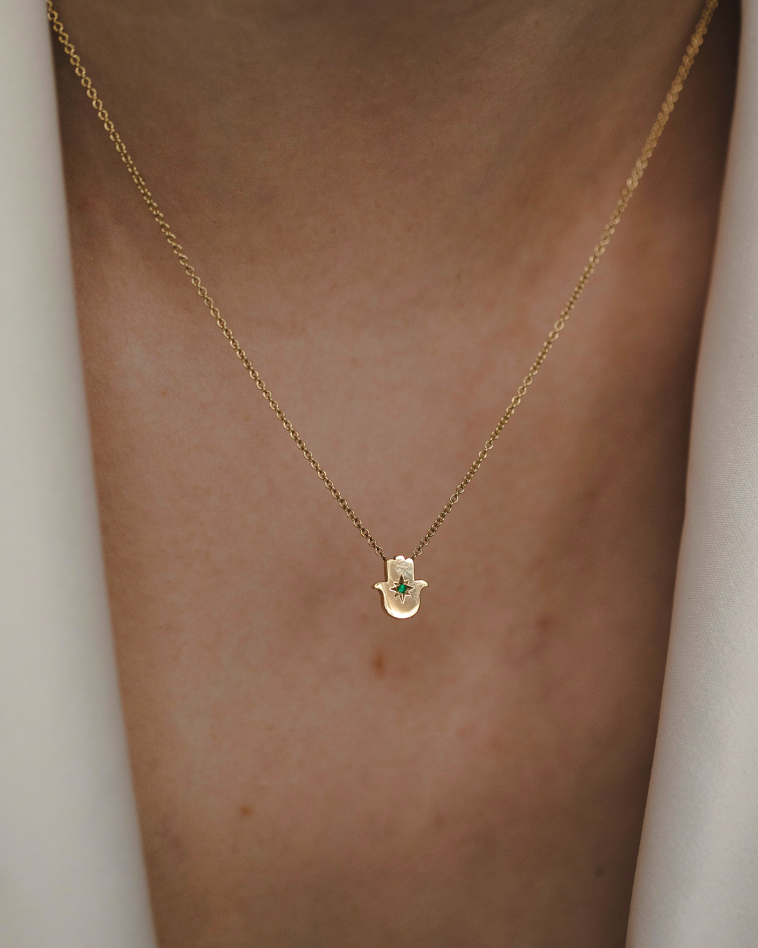 שרשרת חמסה מרחפת אמרלד