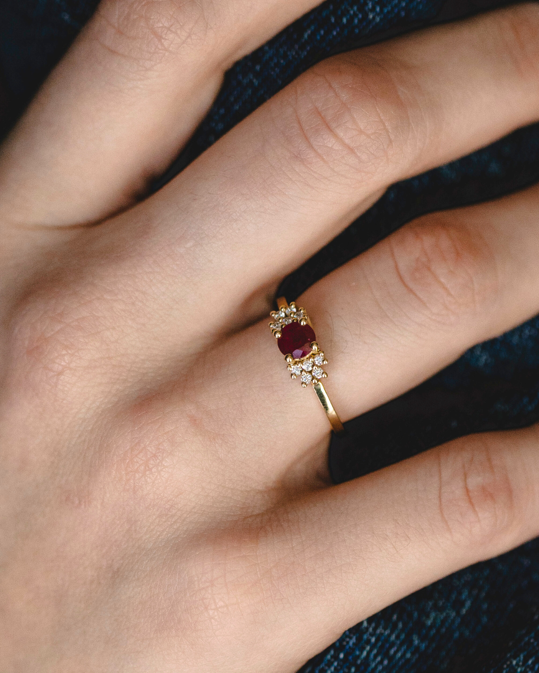 טבעת ג'ולי עם רובי ויהלומים