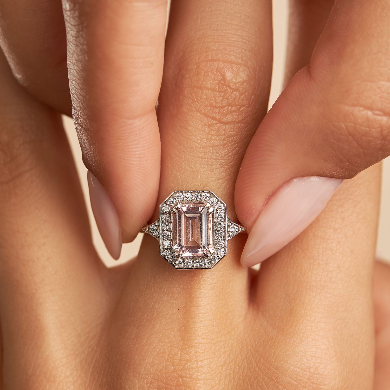 טבעת קתרינה עם מורגנייט ויהלומים