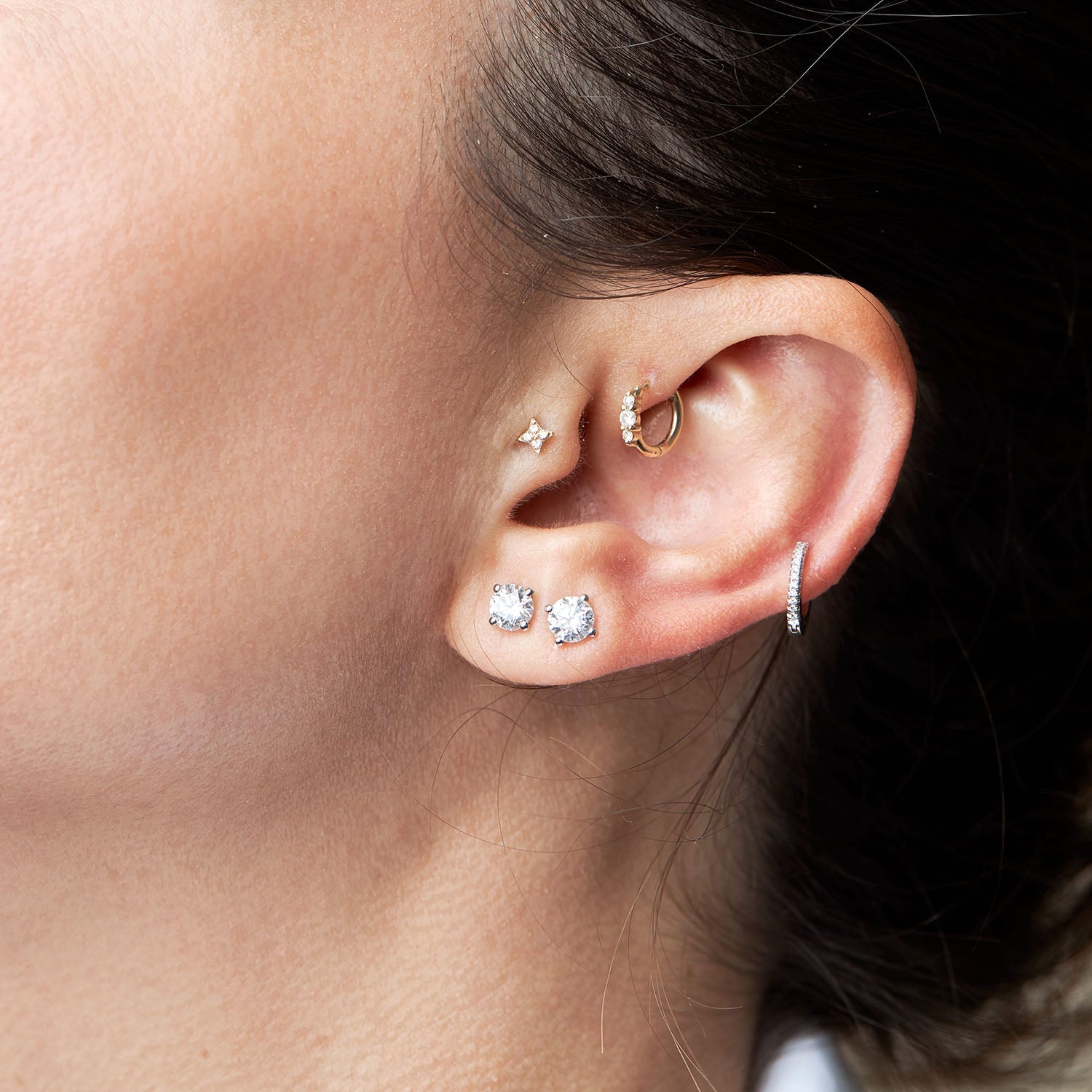 עגיל מרטינה יהלומים לבנים 5 מ"מ