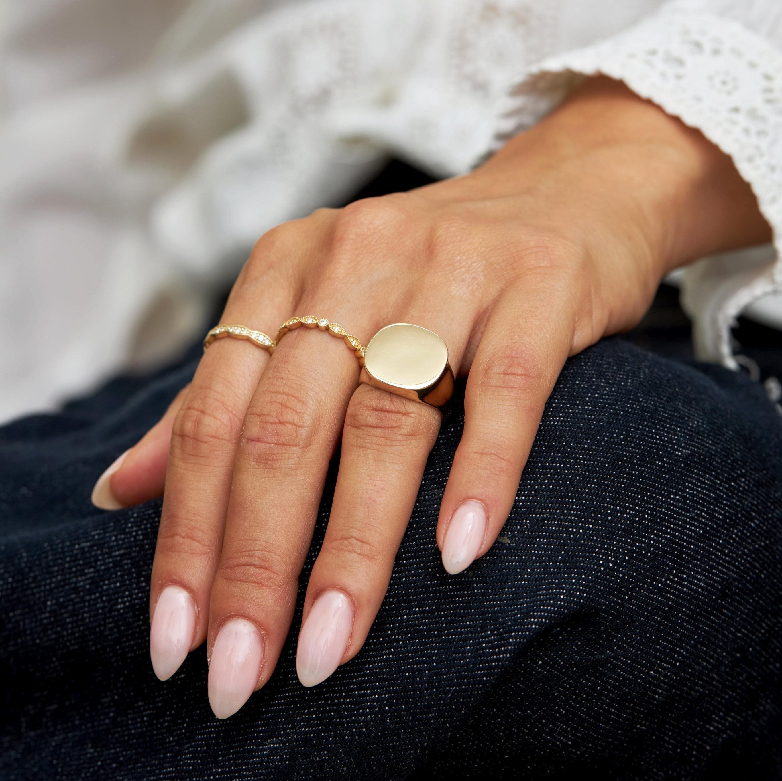 טבעת מילה עם שיבוץ כוכב על השינה