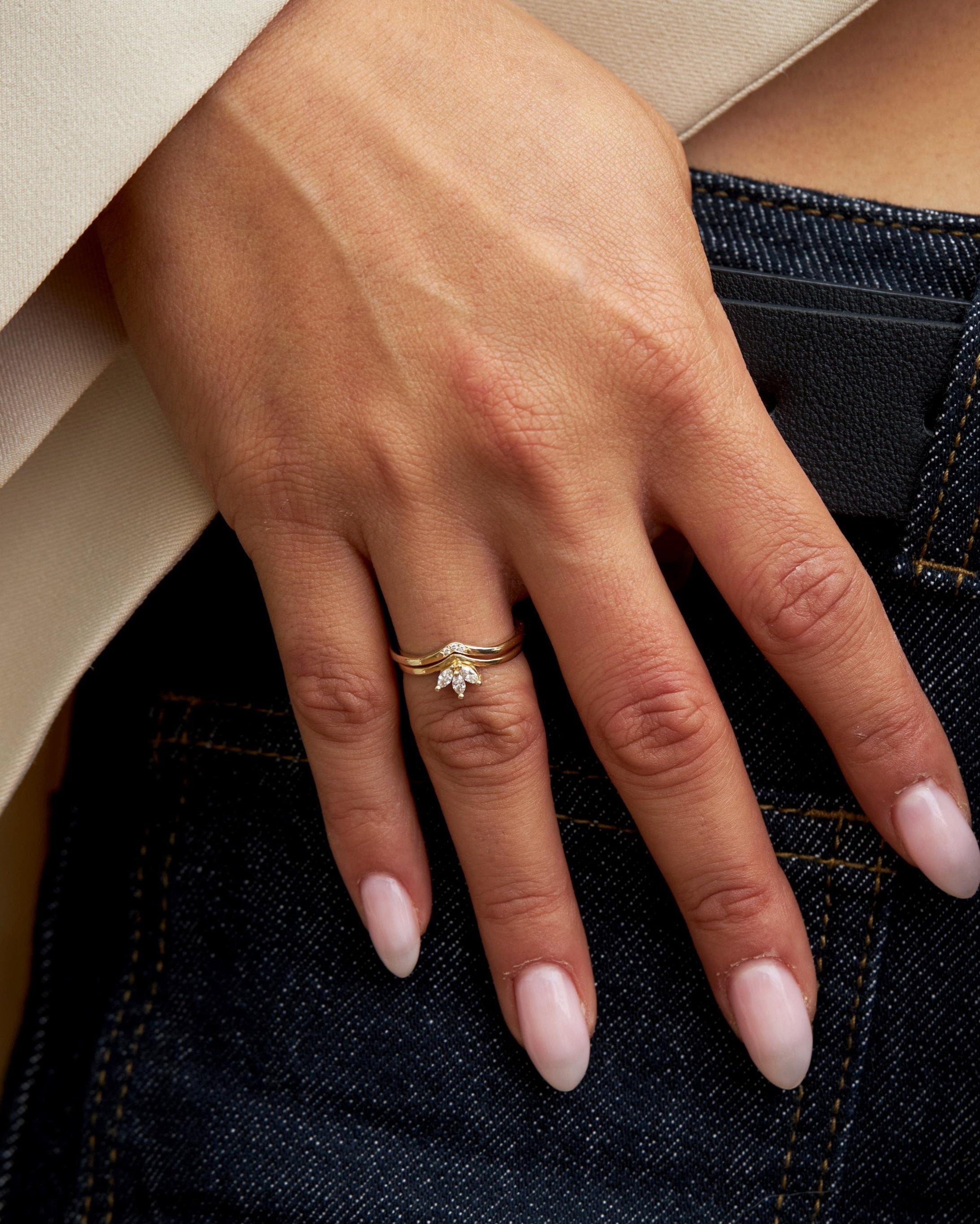 טבעת מארני משובצת יהלומים לבנים