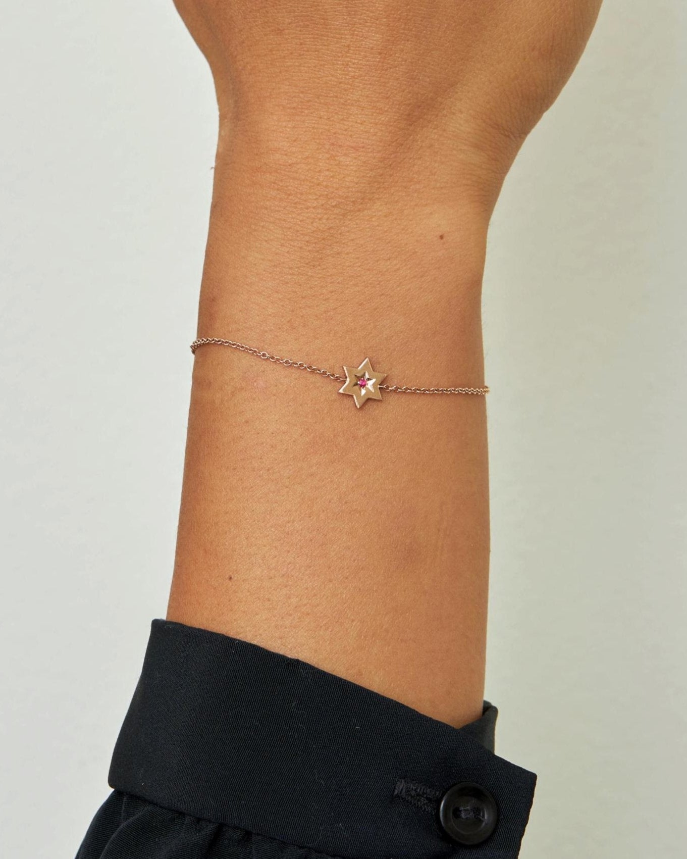 צמיד מגן העוטף רובי