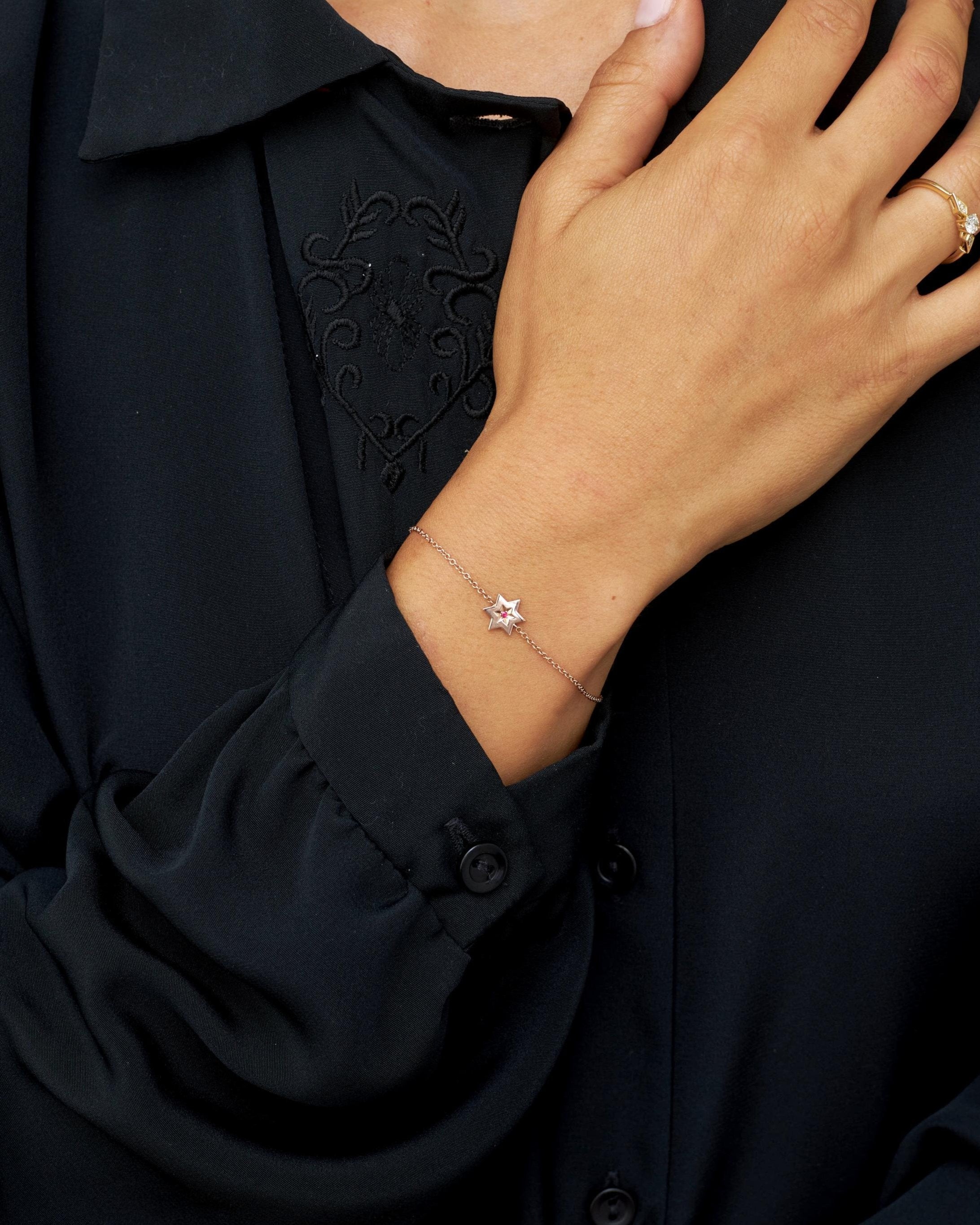 צמיד מגן העוטף רובי