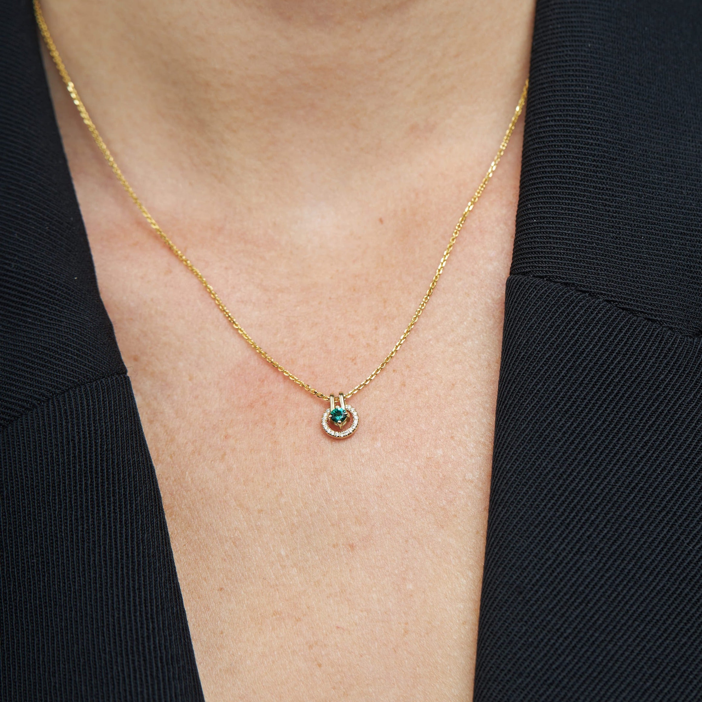 שרשרת 03 - אמרלד ויהלומים לבנים