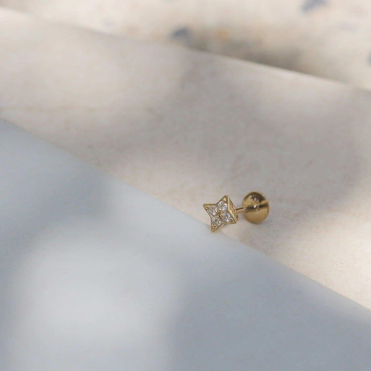 עגיל פירסינג ונוס יהלומים לבנים