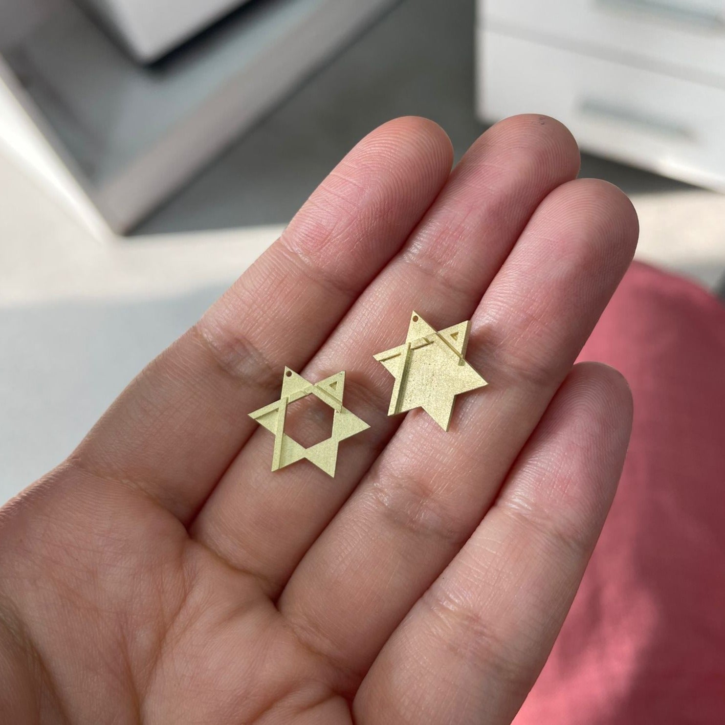 תליון הגבורה משובצת מלאה