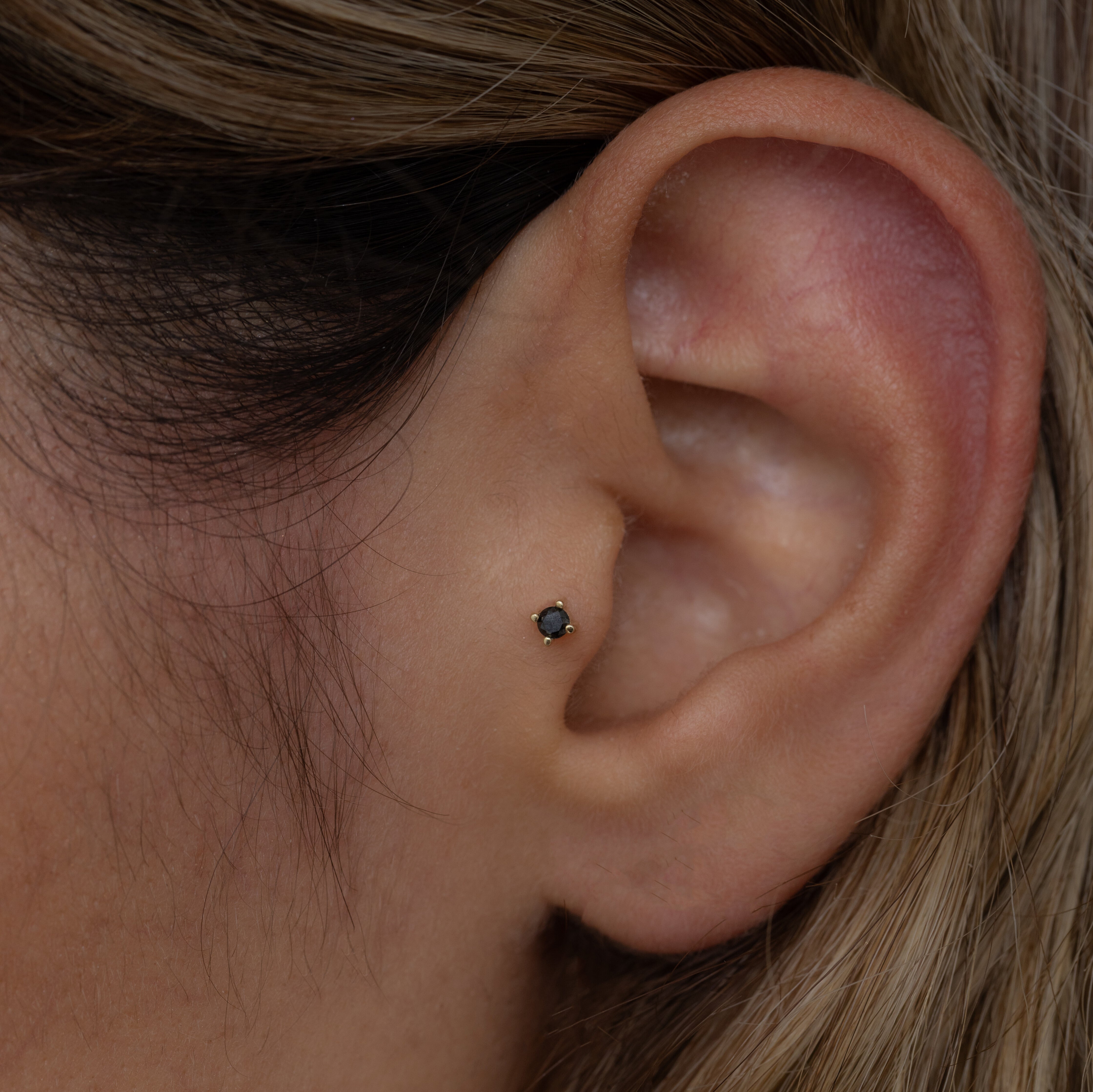 עגיל פירסינג מרטינה יהלום שחור