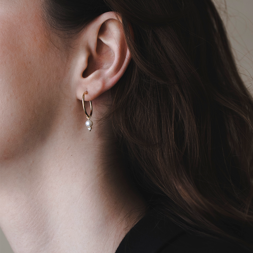 עגיל חישוק + סקארלט פנינים ויהלומים לבנים