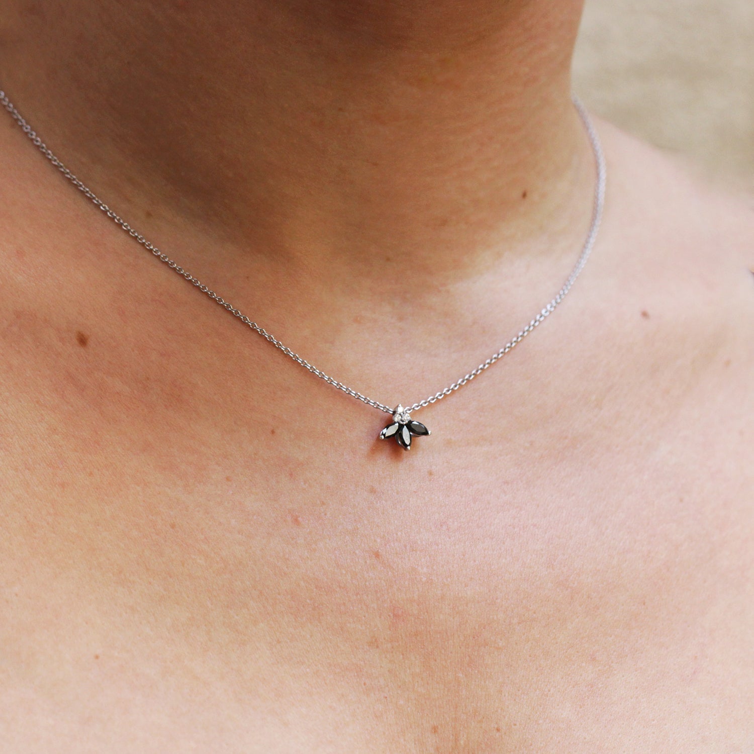 שרשרת ז'אן פואסון יהלומים שחורים ולבנים משובצת מלאה