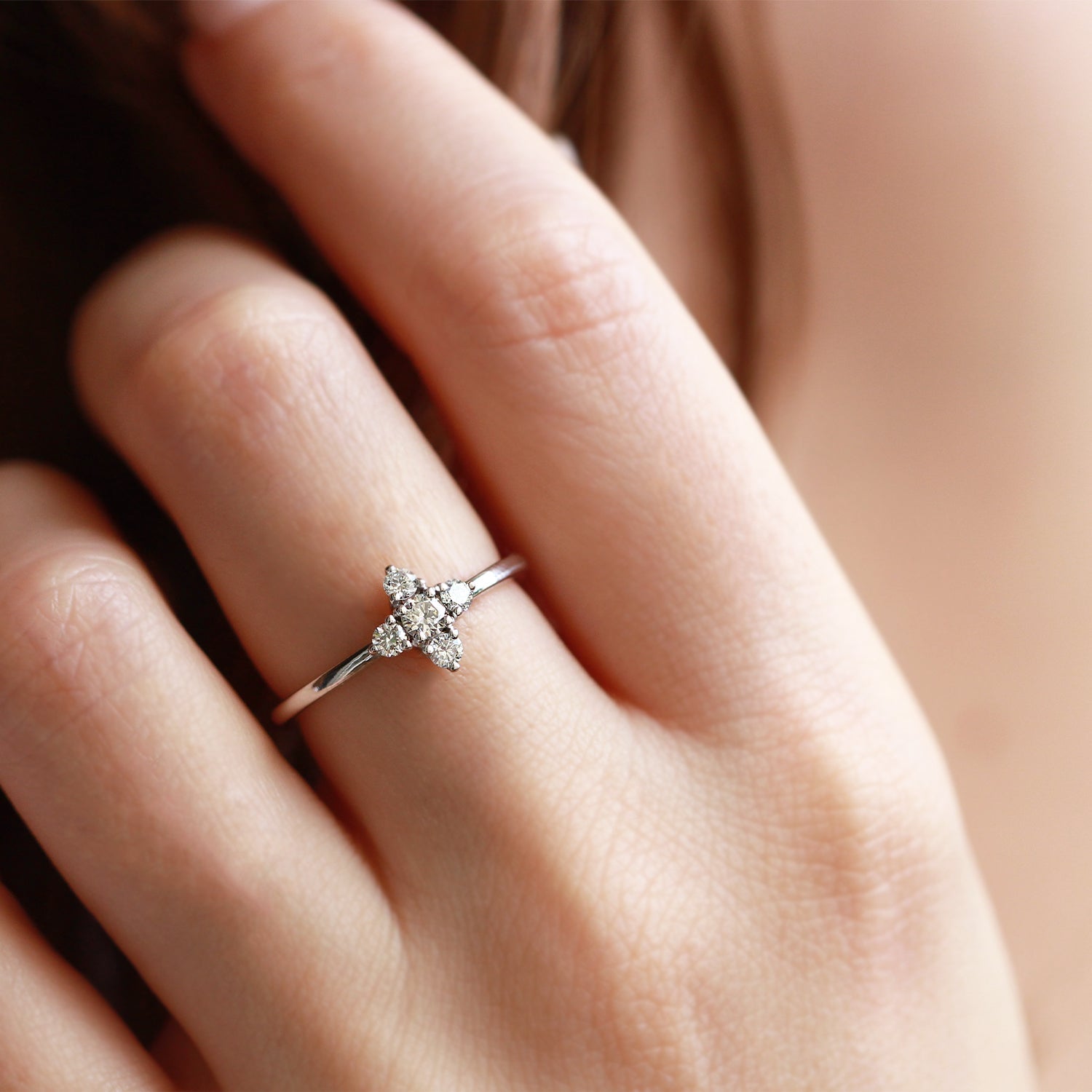 טבעת אליאנה יהלומים לבנים