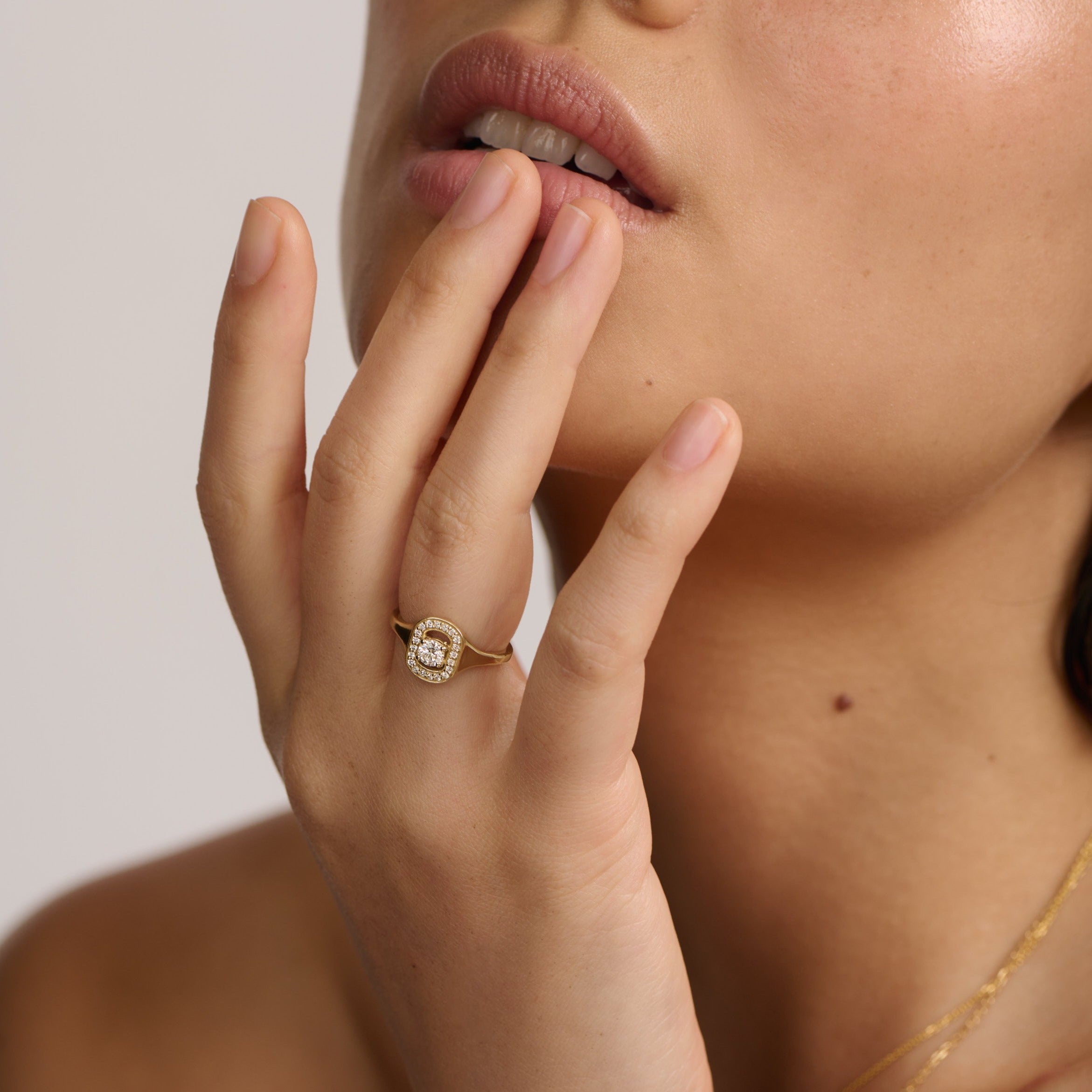 טבעת 05 - יהלומים לבנים