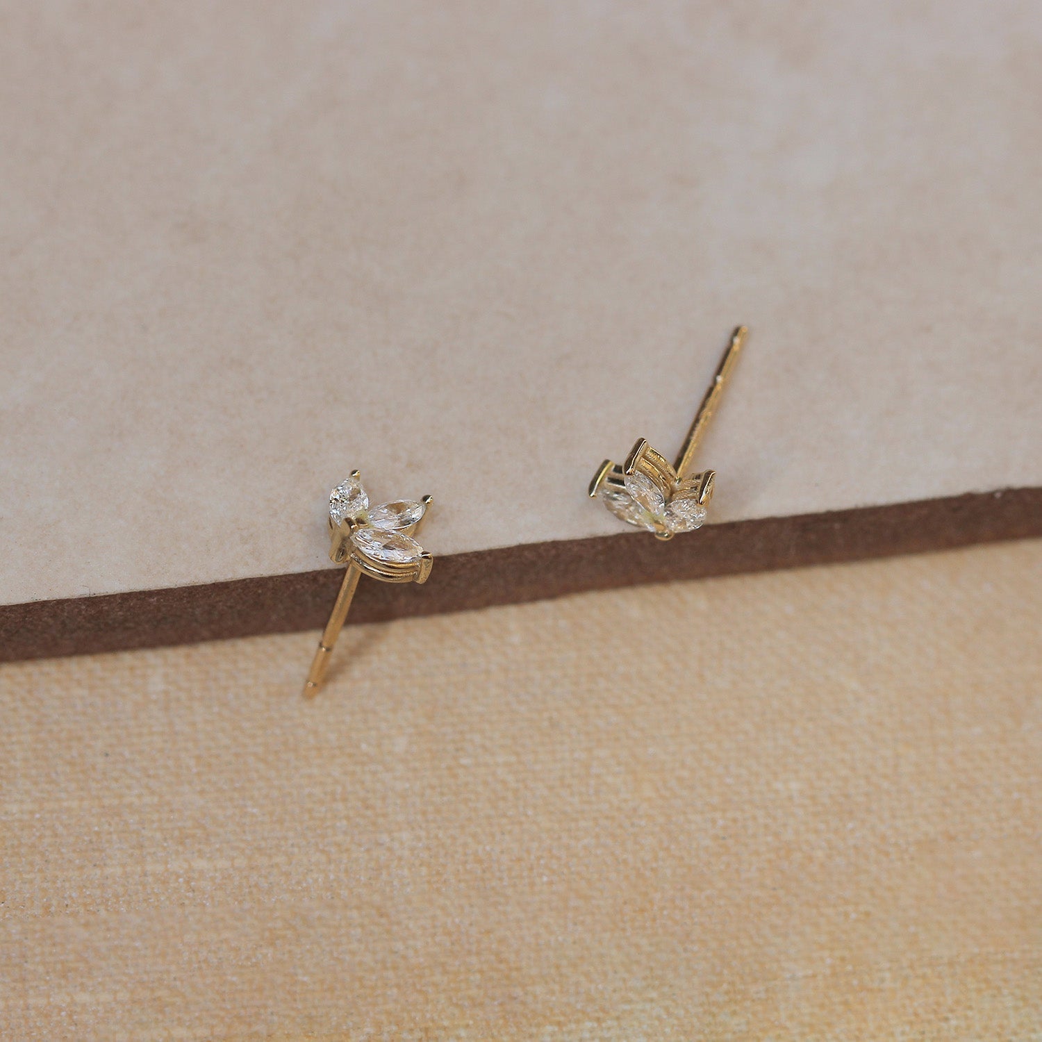 עגיל פרנסואז יהלומים לבנים