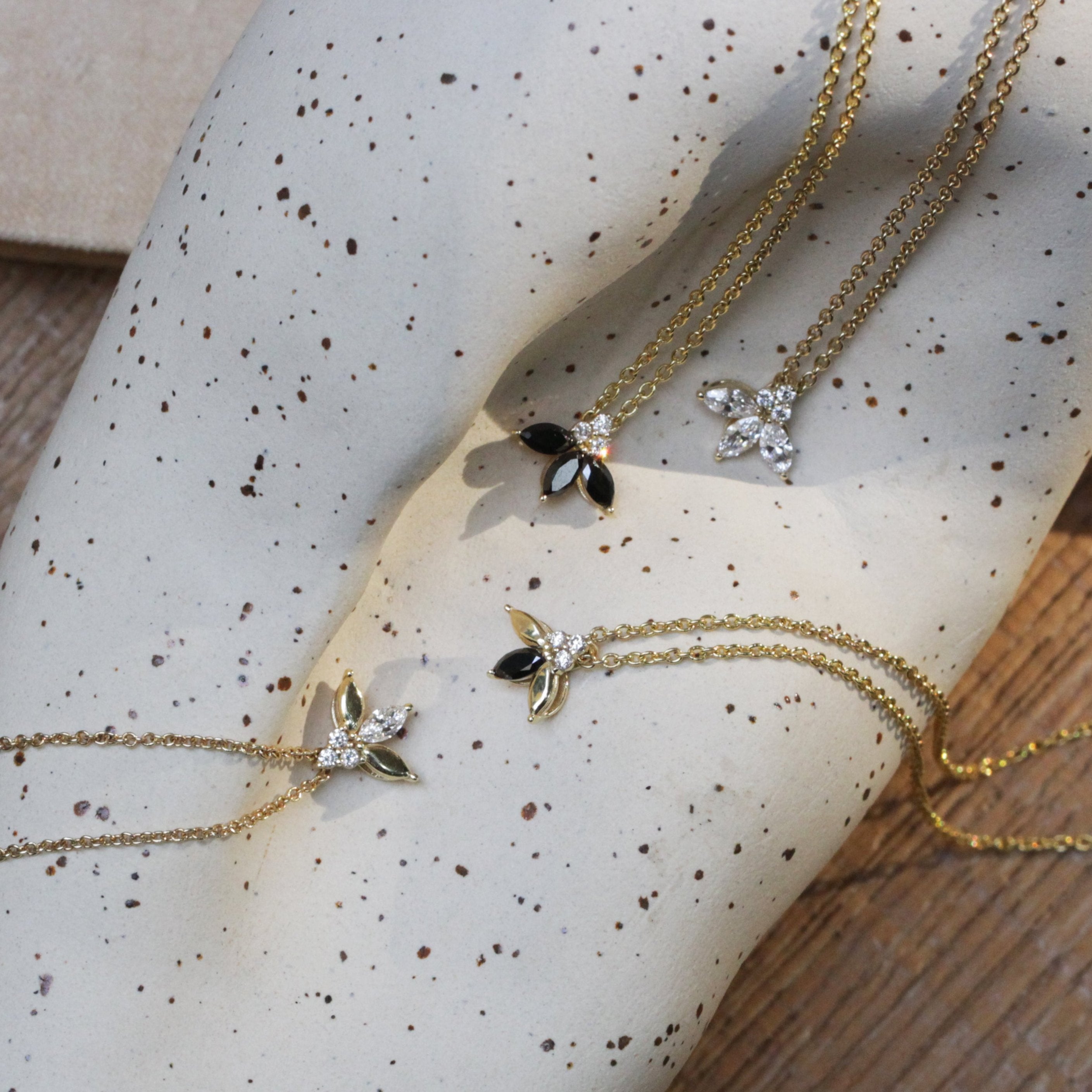 שרשרת ז'אן פואסון יהלומים שחורים ולבנים משובצת מלאה