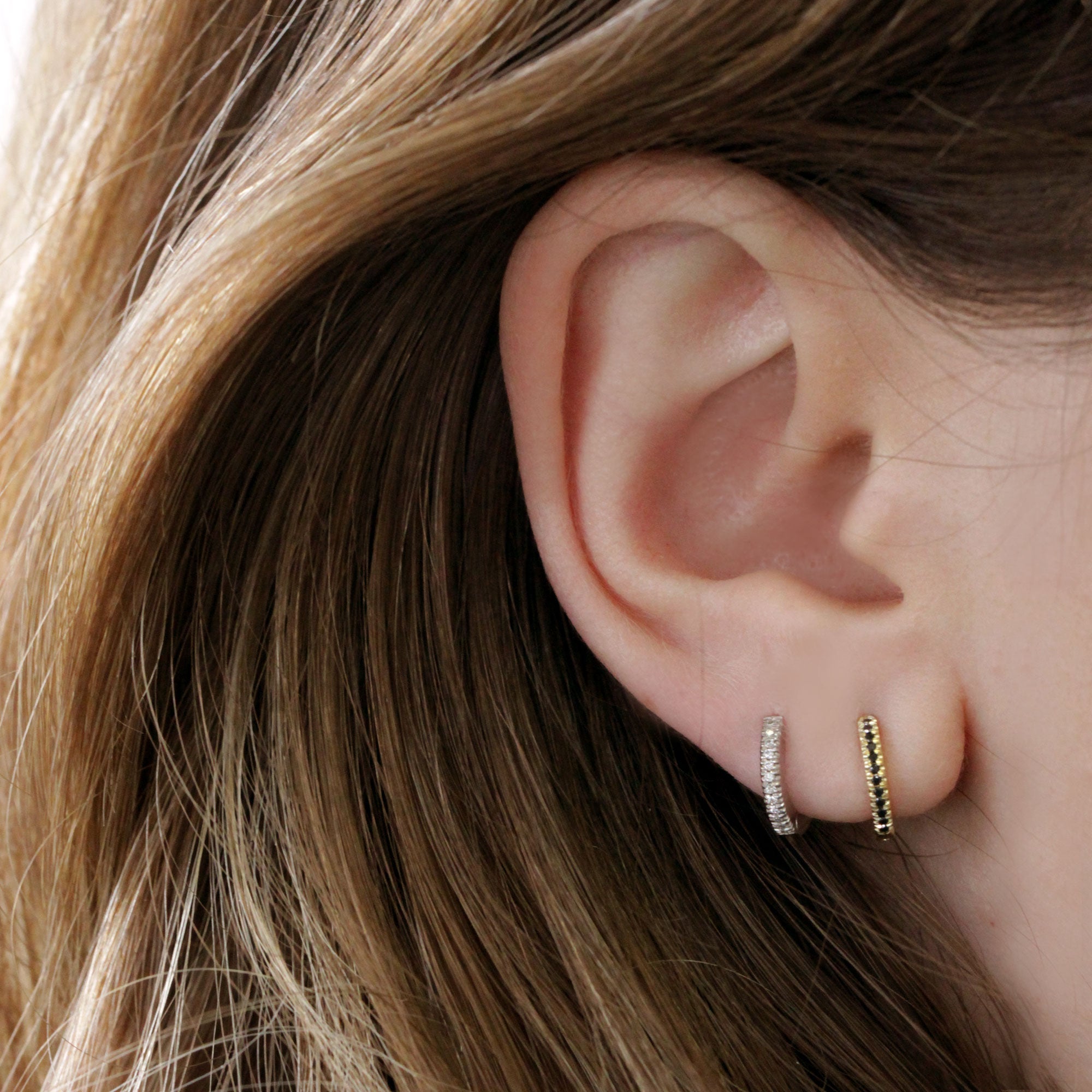 עגיל חישוק קלואי קטן - 10.5 מ"מ יהלומים שחורים