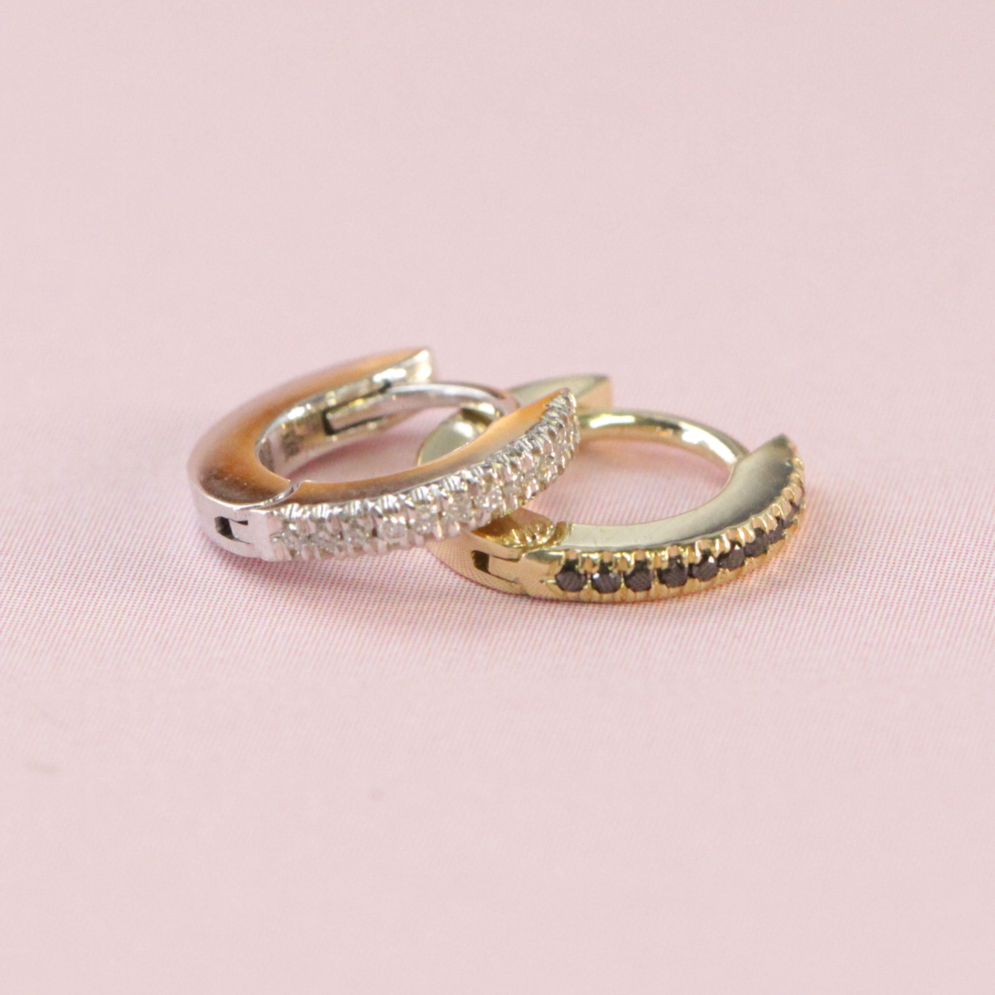 עגיל חישוק קלואי קטן - 10.5 מ"מ יהלומים שחורים