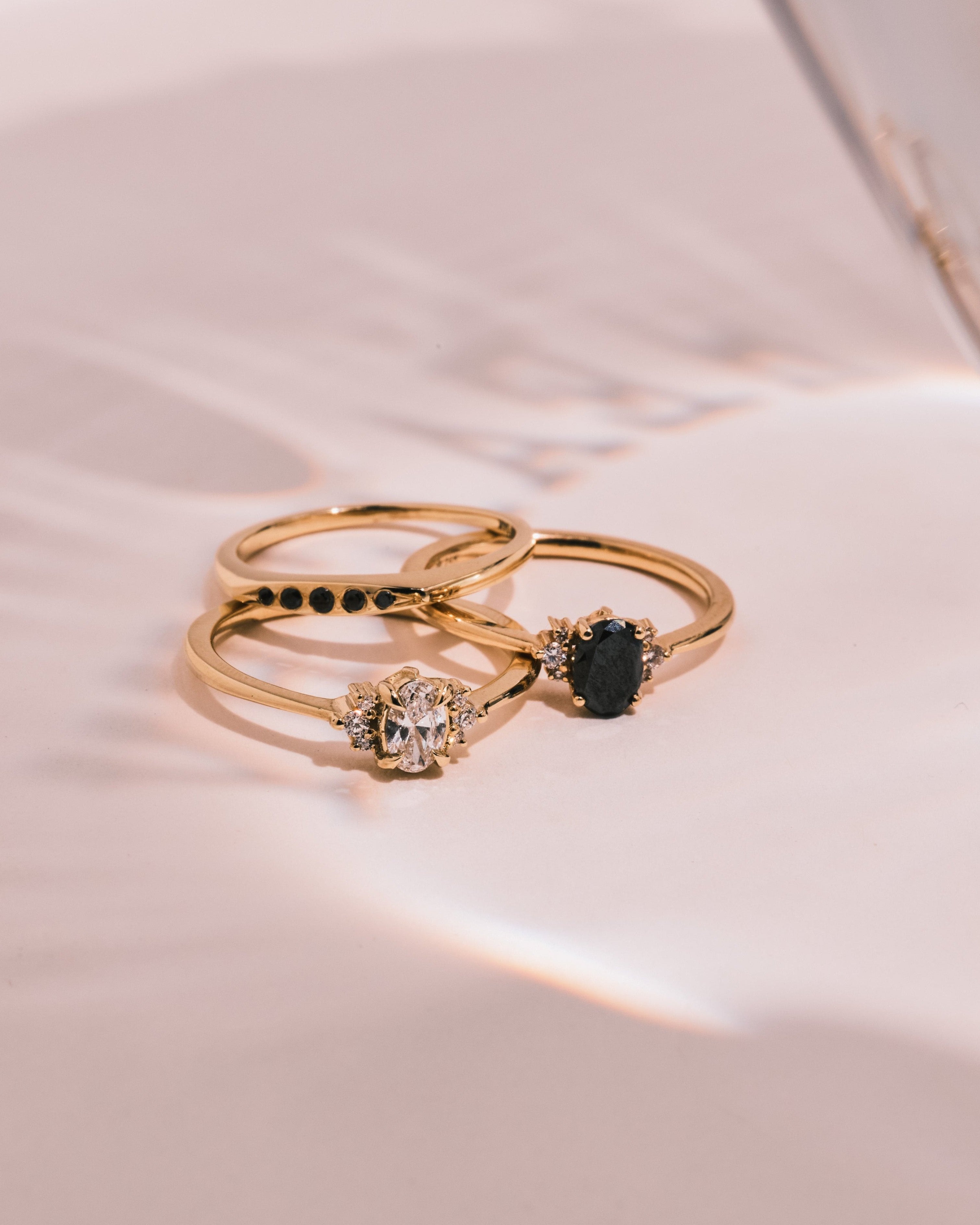 טבעת ג׳קי חמישה יהלומים שחורים