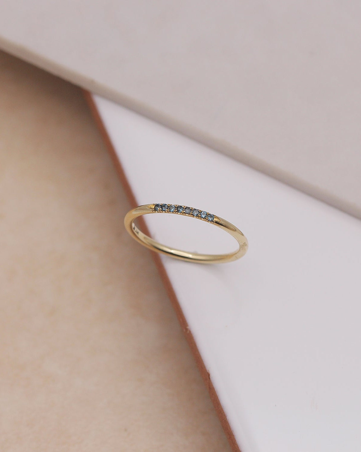 טבעת קלי עם בלו טופז לונדון