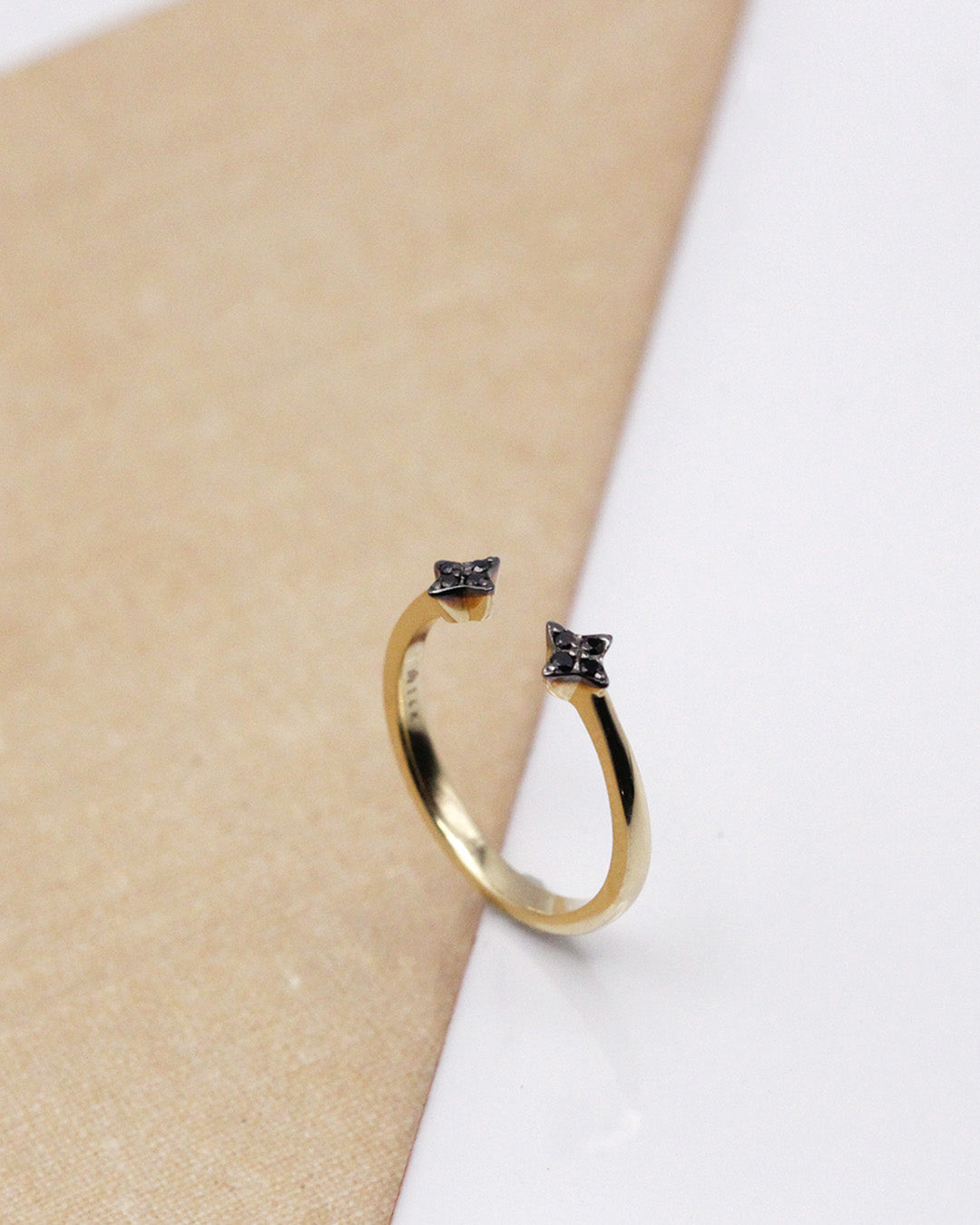 טבעת מרקורי יהלומים שחורים עם השחרה