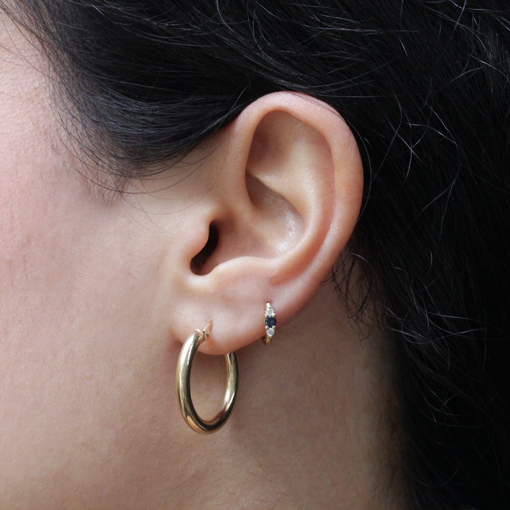 חישוק מיני אודרי עם ספיר ויהלומים לבנים