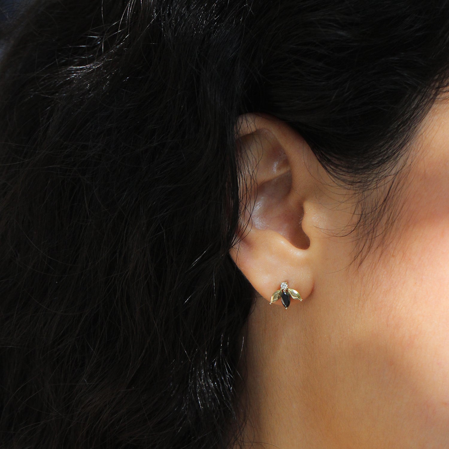 עגיל פאולין יהלומים שחור ולבן