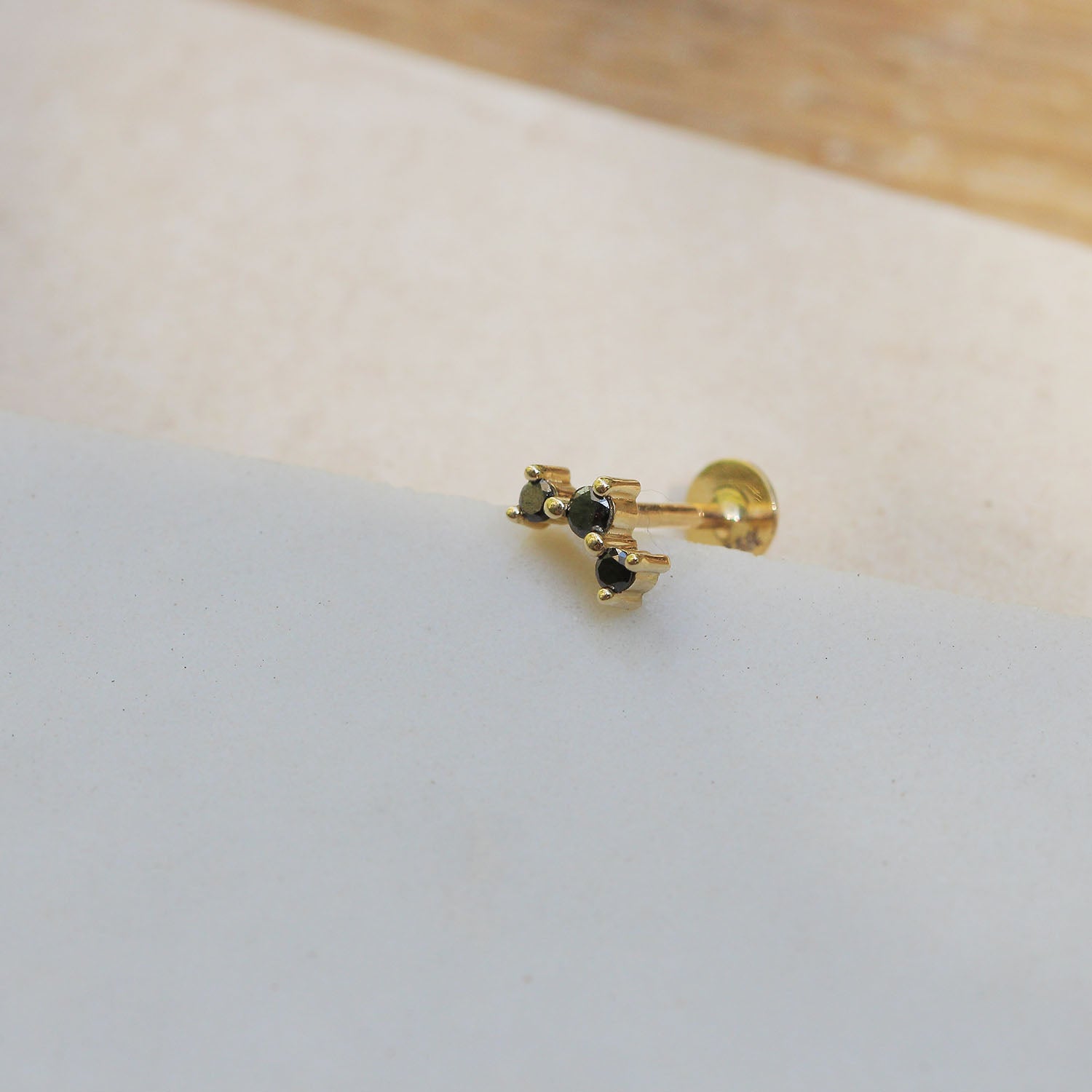 עגיל פירסינג פרידה יהלומים שחורים