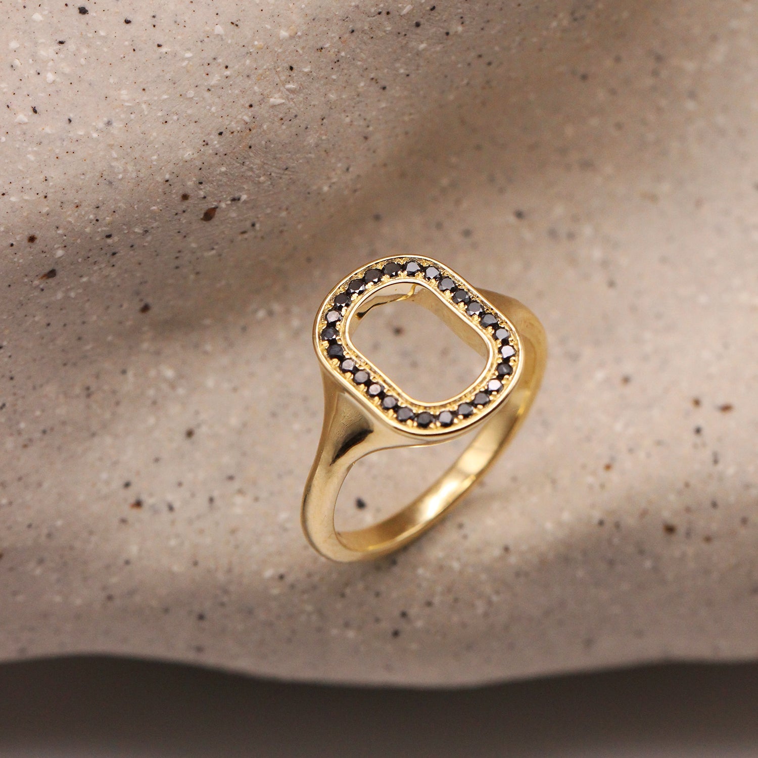 טבעת 04 - יהלומים שחורים