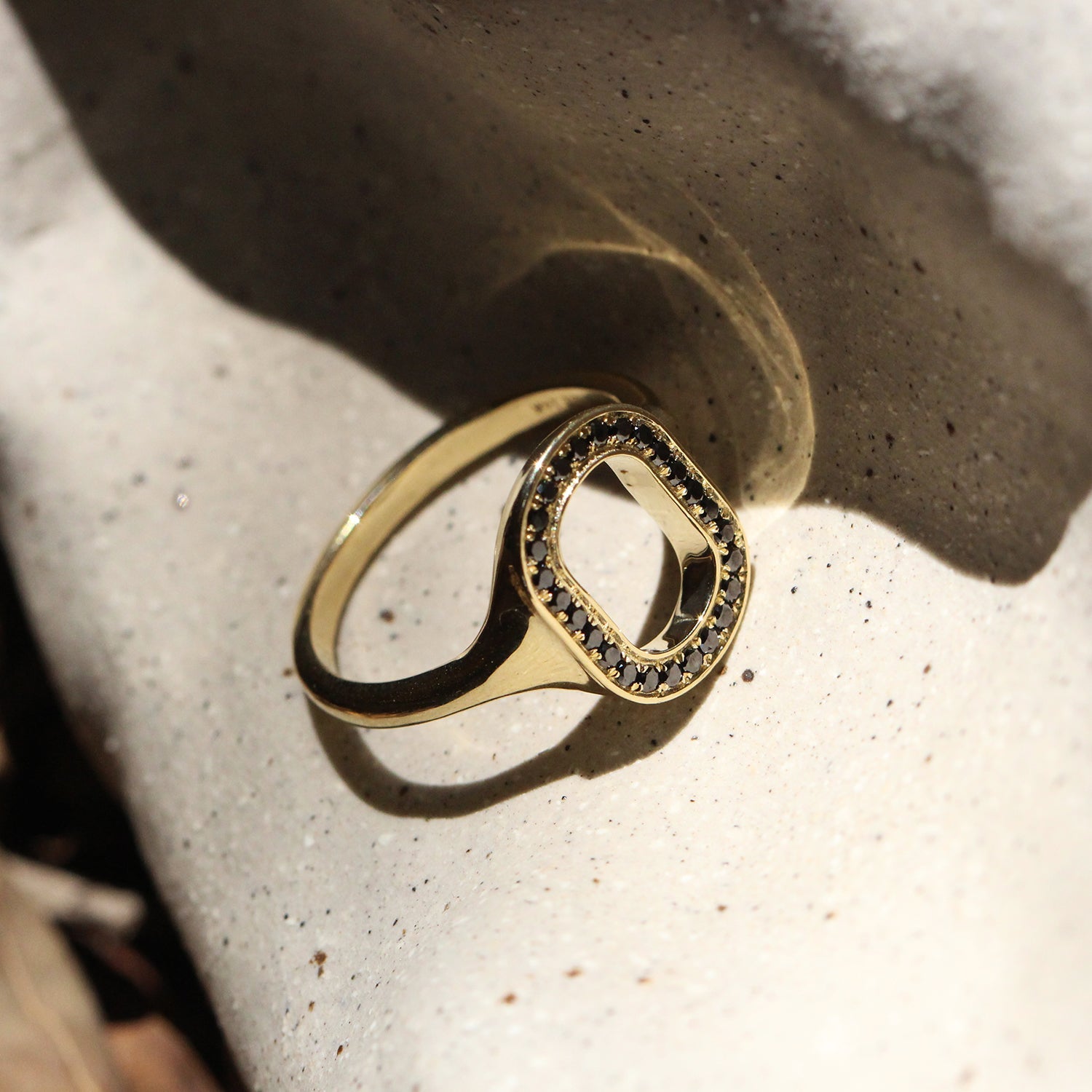 טבעת 04 - יהלומים שחורים