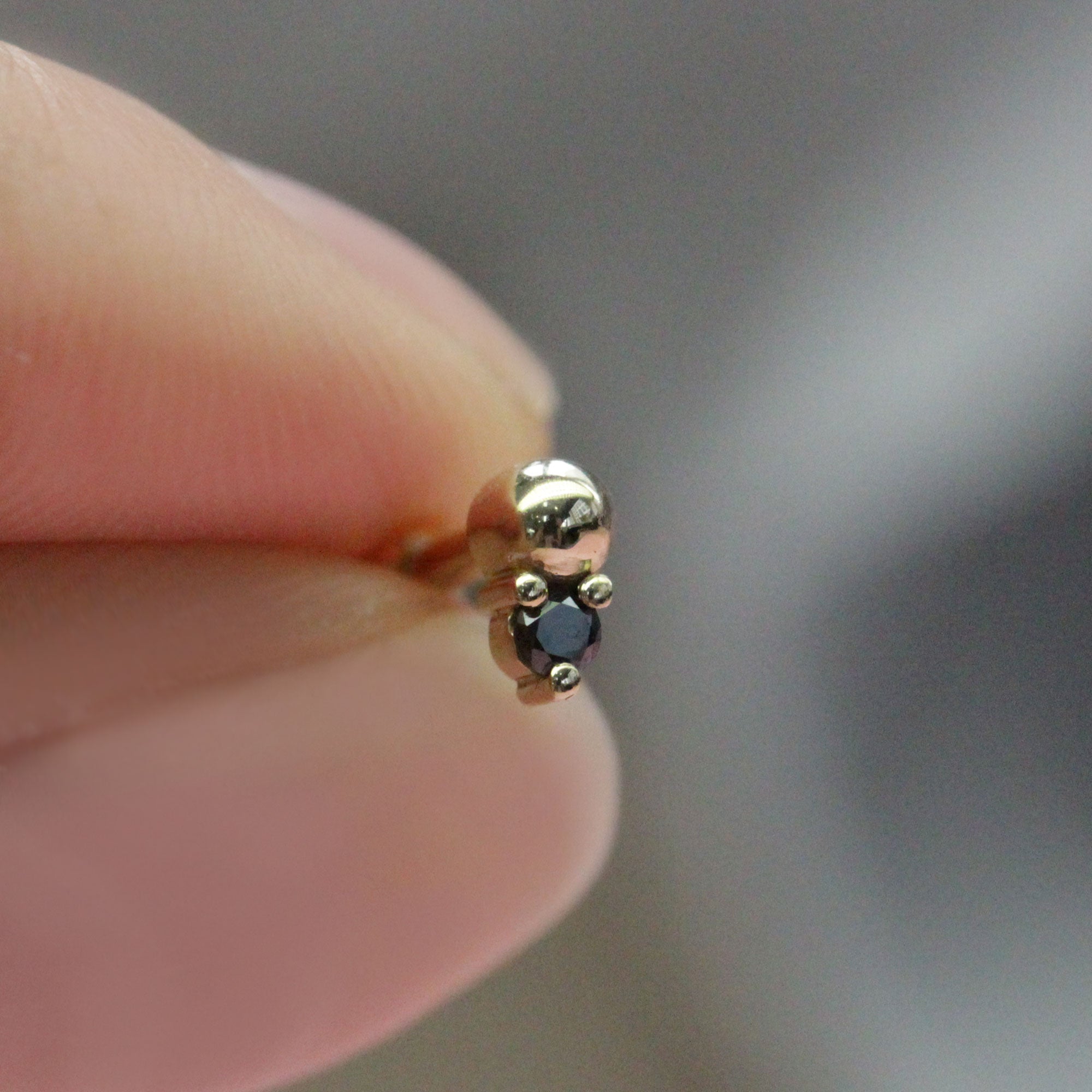 עגיל פירסינג מארי יהלום שחור