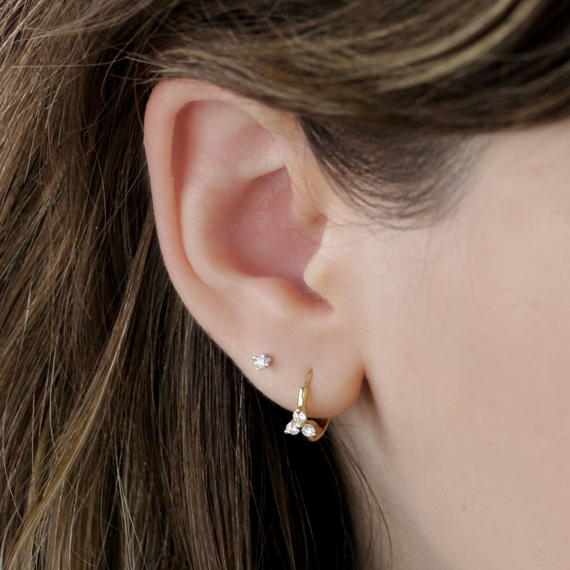 עגיל חישוק גרייס עם יהלומים לבנים