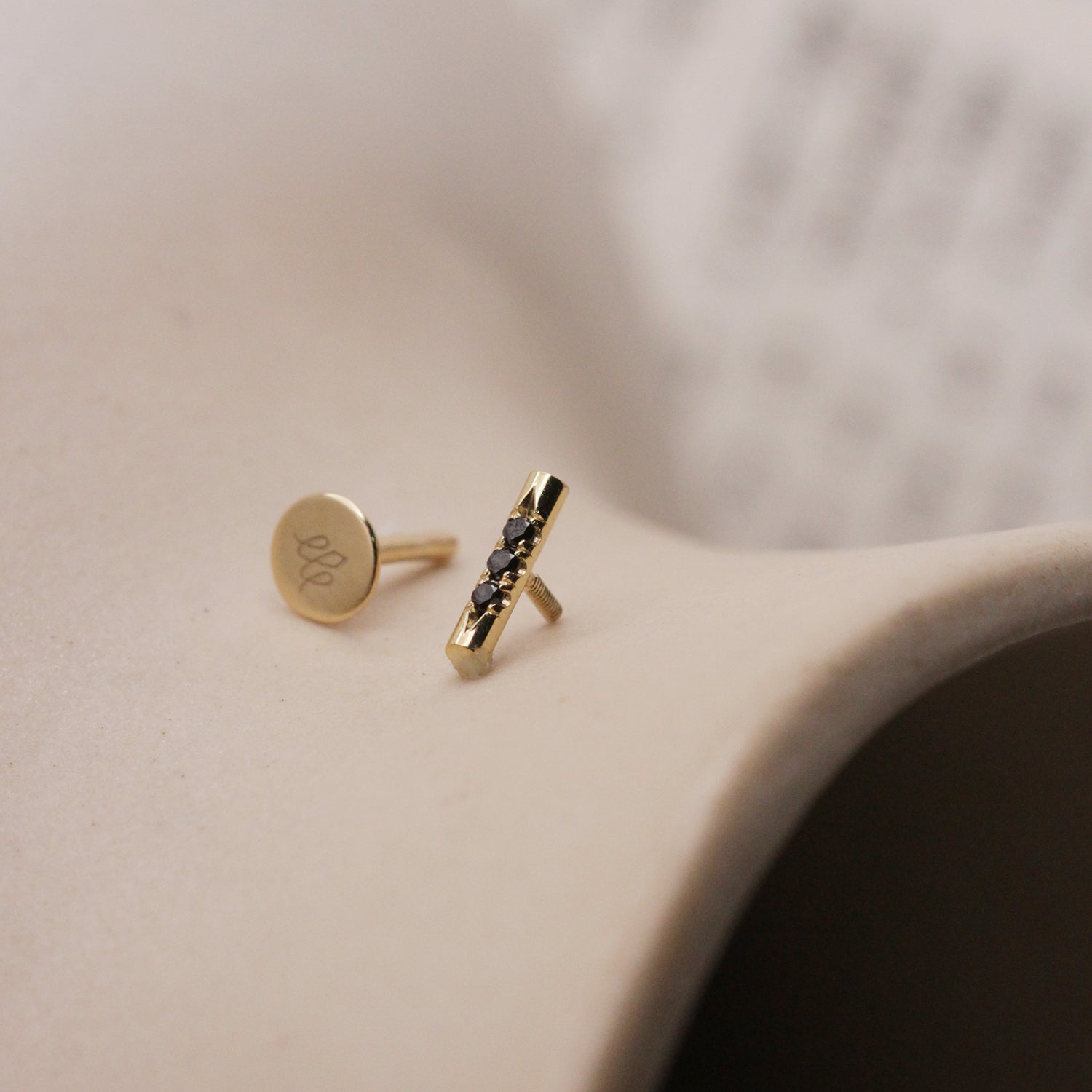 עגיל פירסינג ואלרי יהלומים שחורים