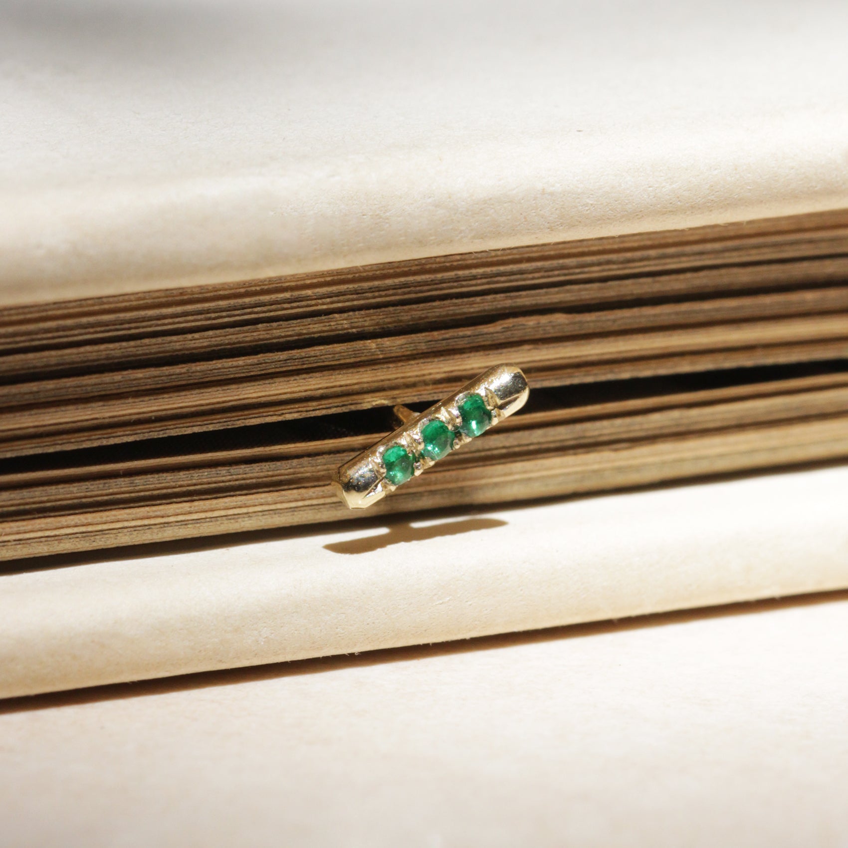 עגיל ואלרי עם אמרלד