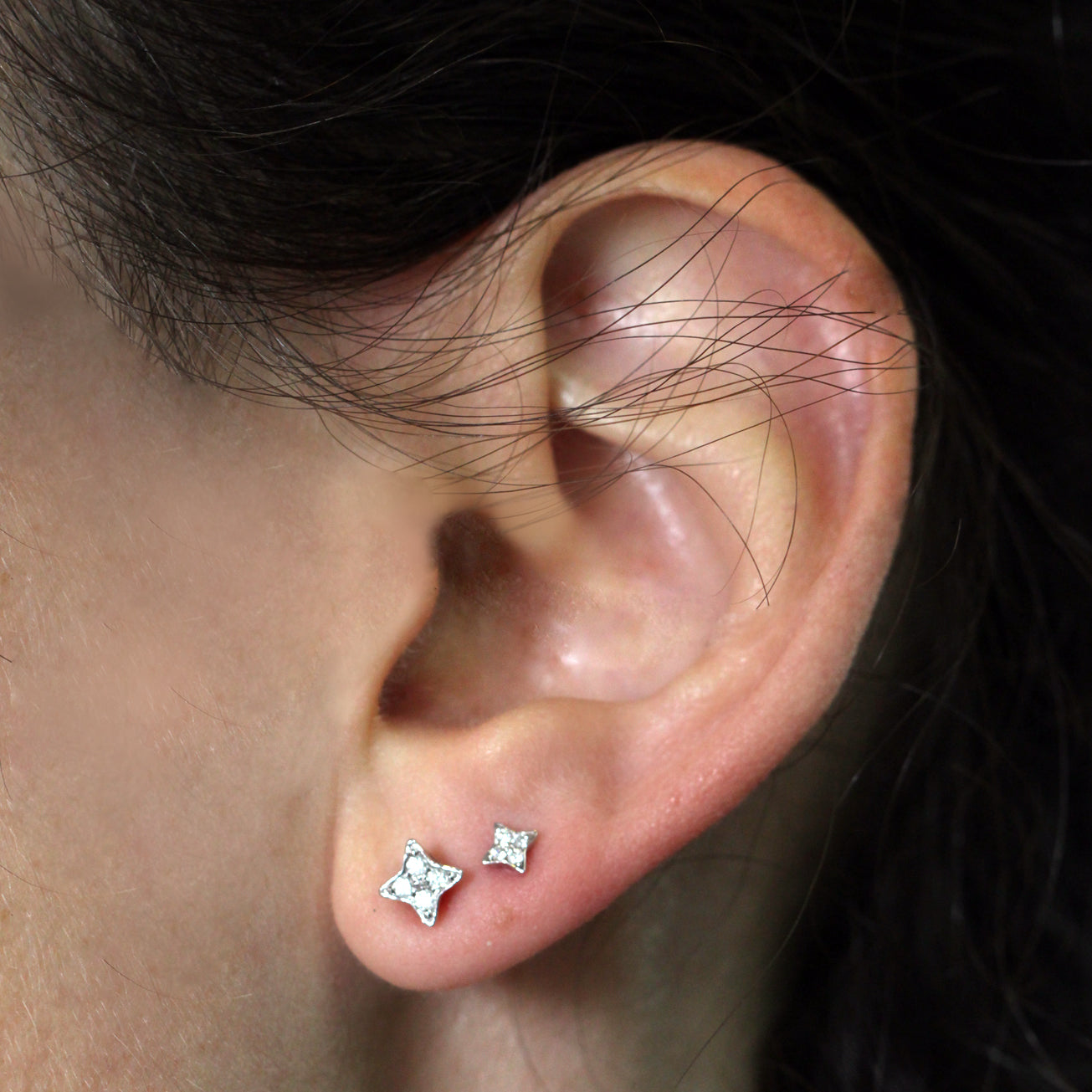 עגיל מיני ונוס יהלומים לבנים