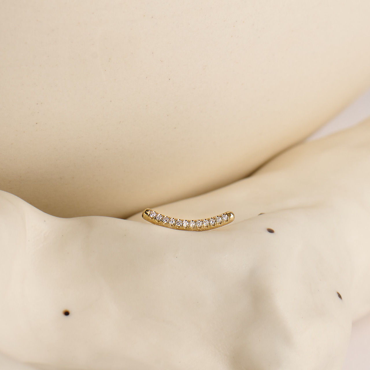 פירסינג 16 - יהלומים לבנים