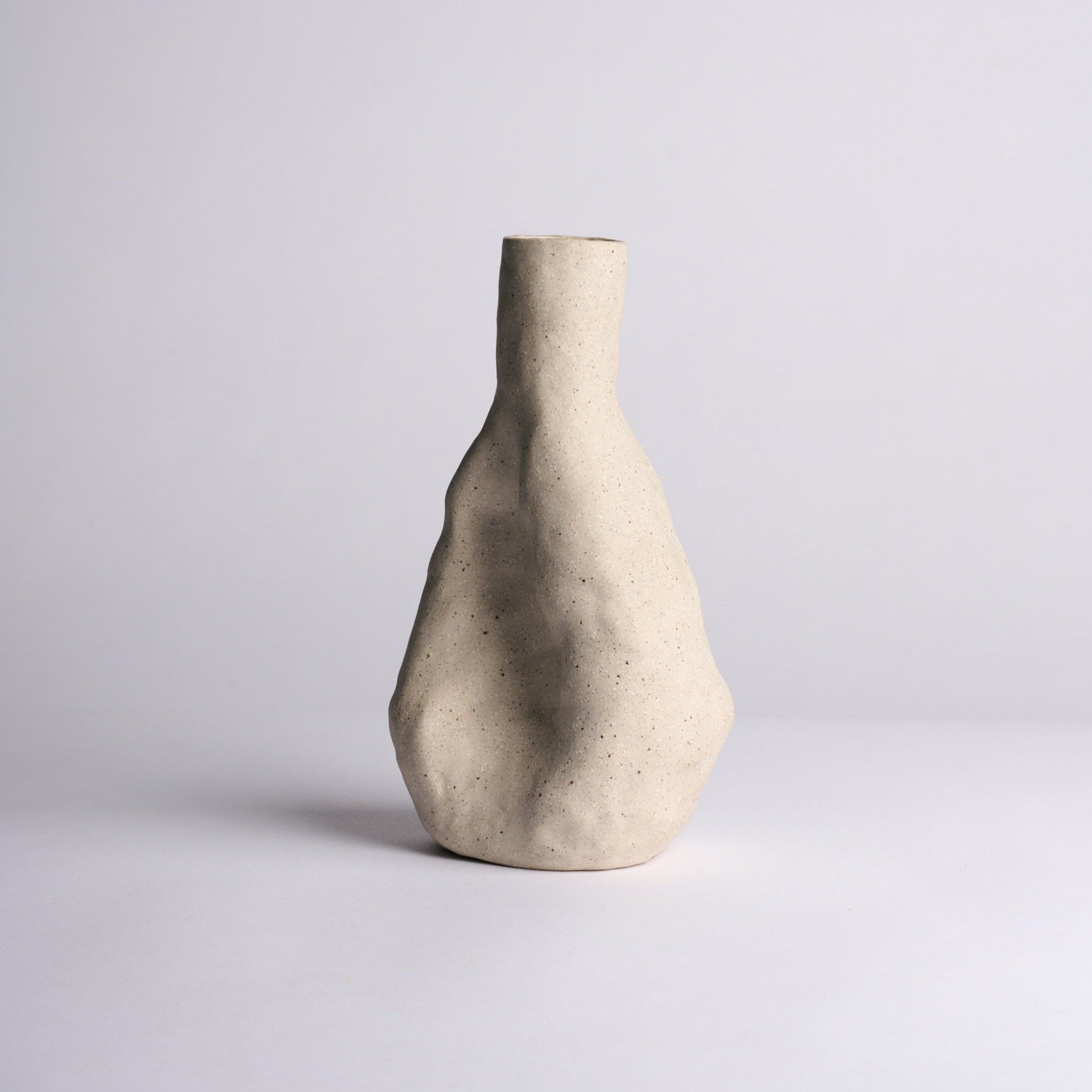 ואזה מקומטת אפורה