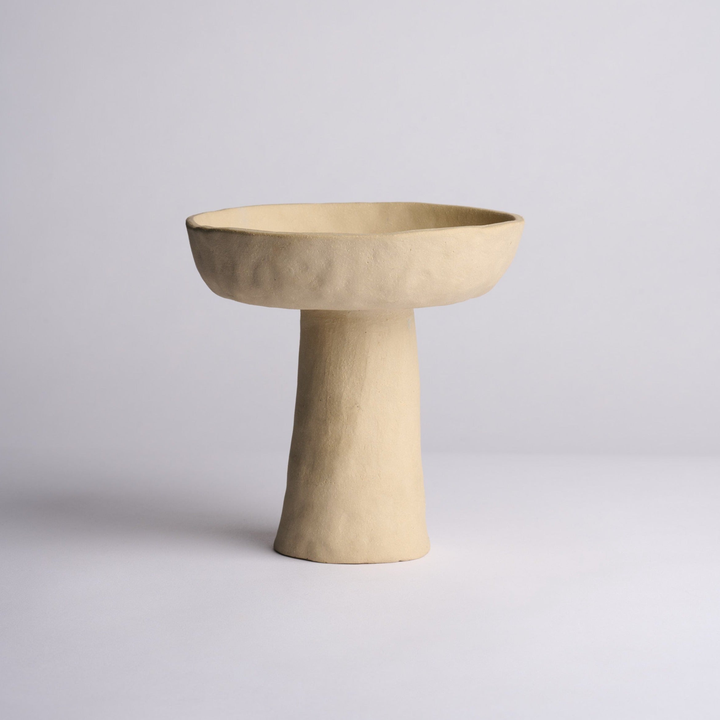 קערה על רגל גבוהה