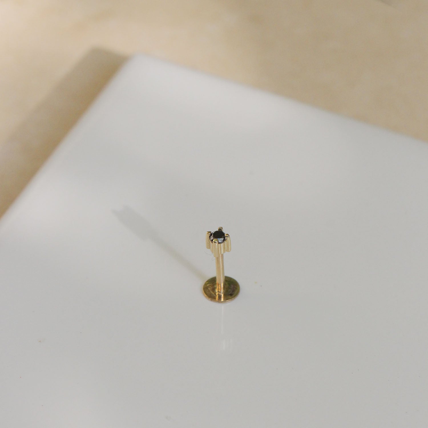 עגיל פירסינג מרטינה יהלום שחור