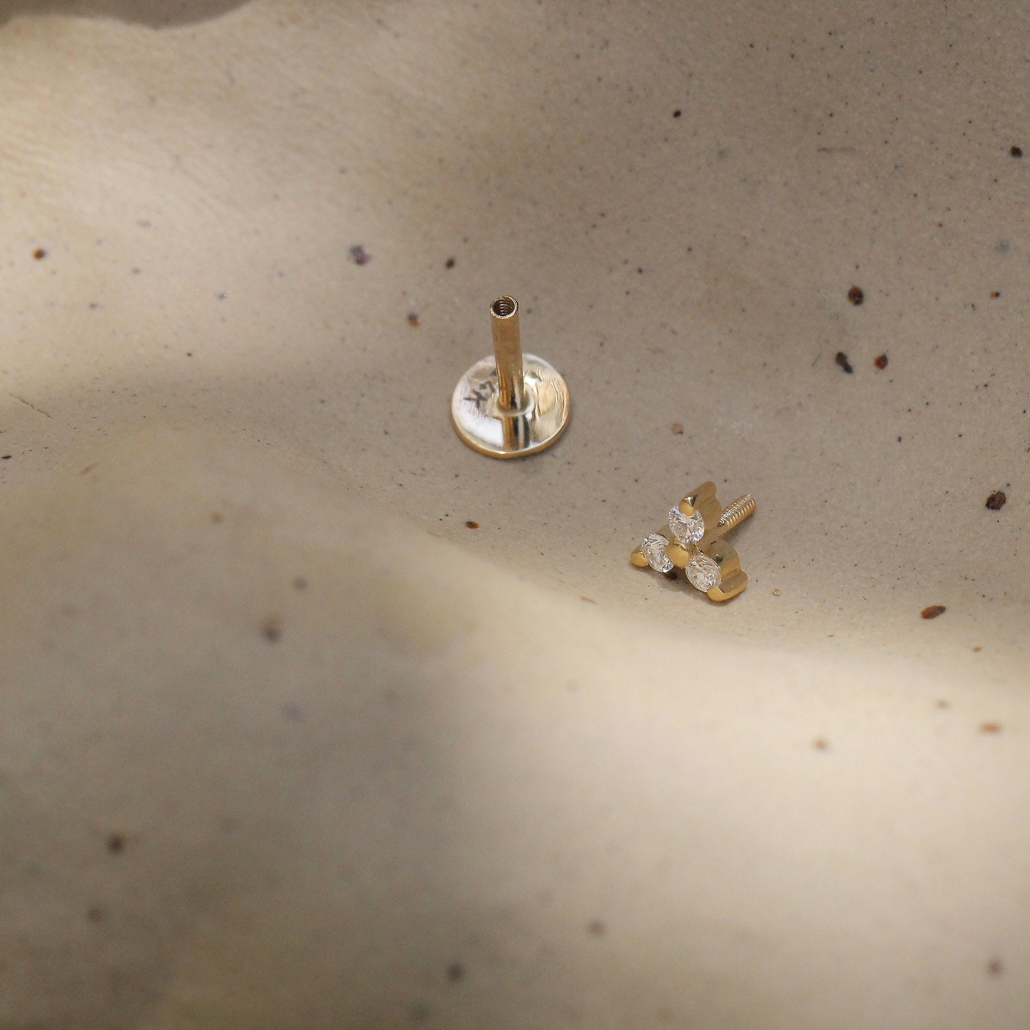 עגיל פירסינג מיני גרייס יהלומים לבנים